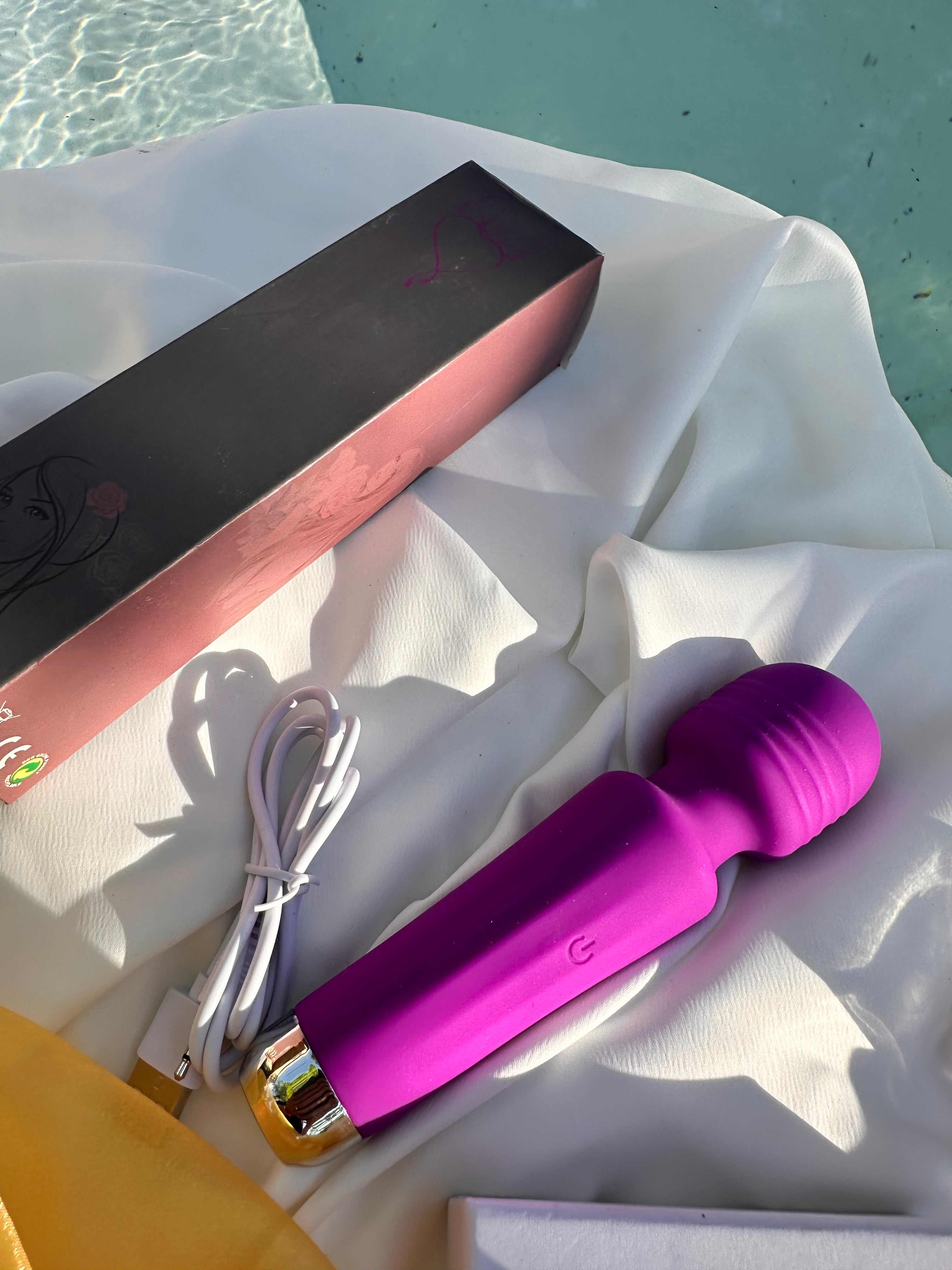 Full Size: Berry Vibrating Wand