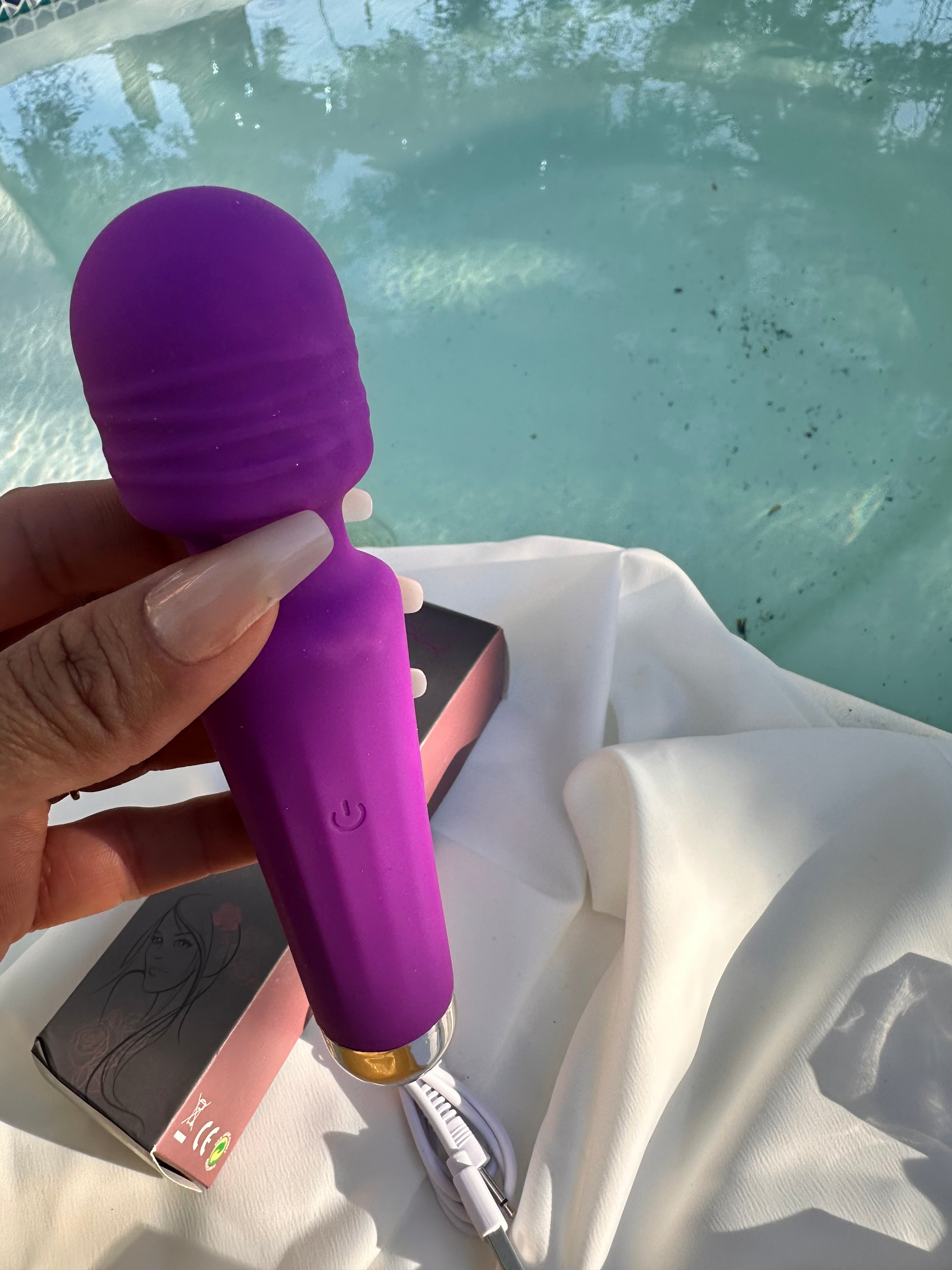 Full Size: Berry Vibrating Wand