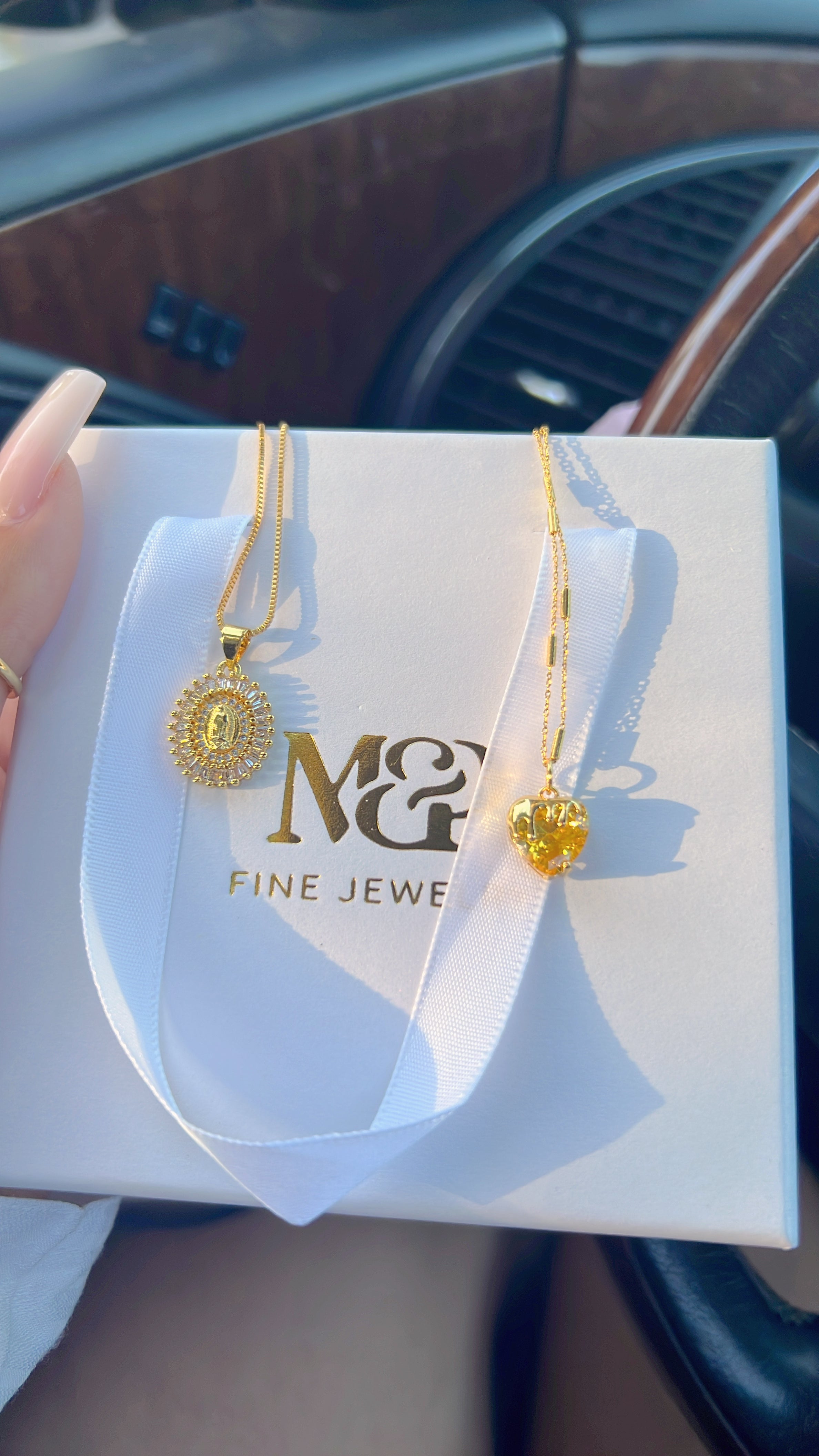 Conjunto Collar Virgen María Dulce Miel
