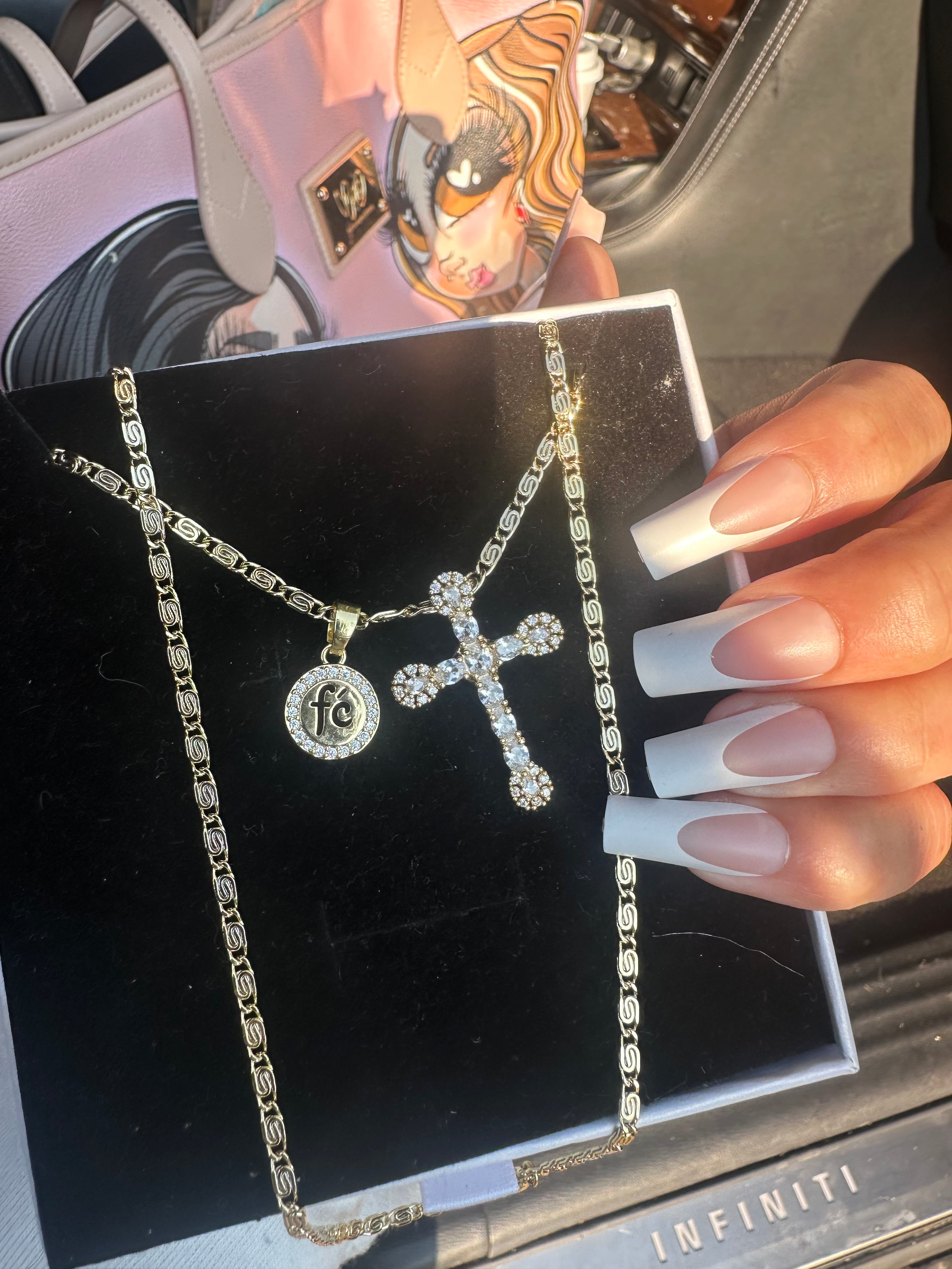 Bendición Sagrada Necklace