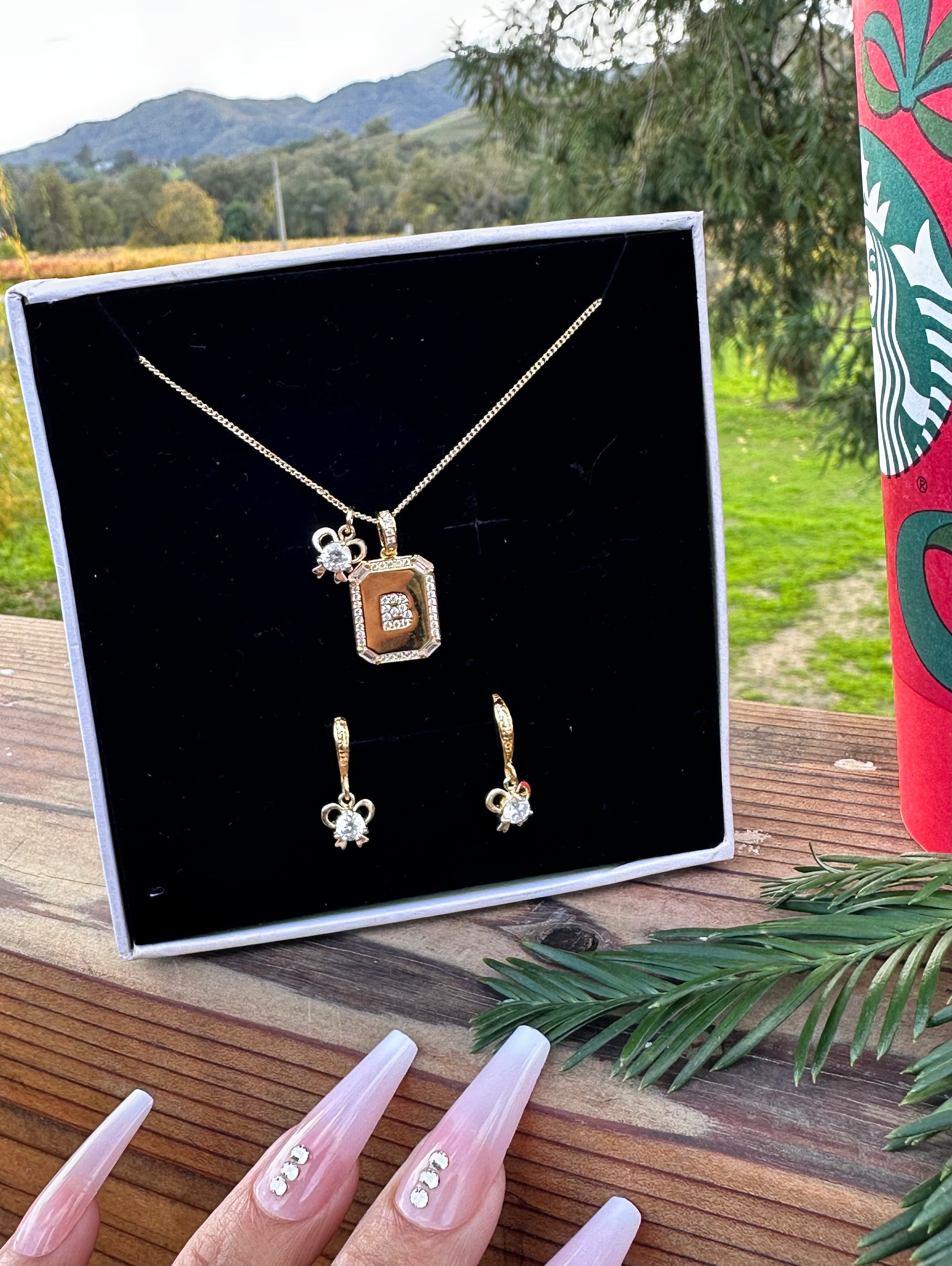 Bow Initial Necklace Set