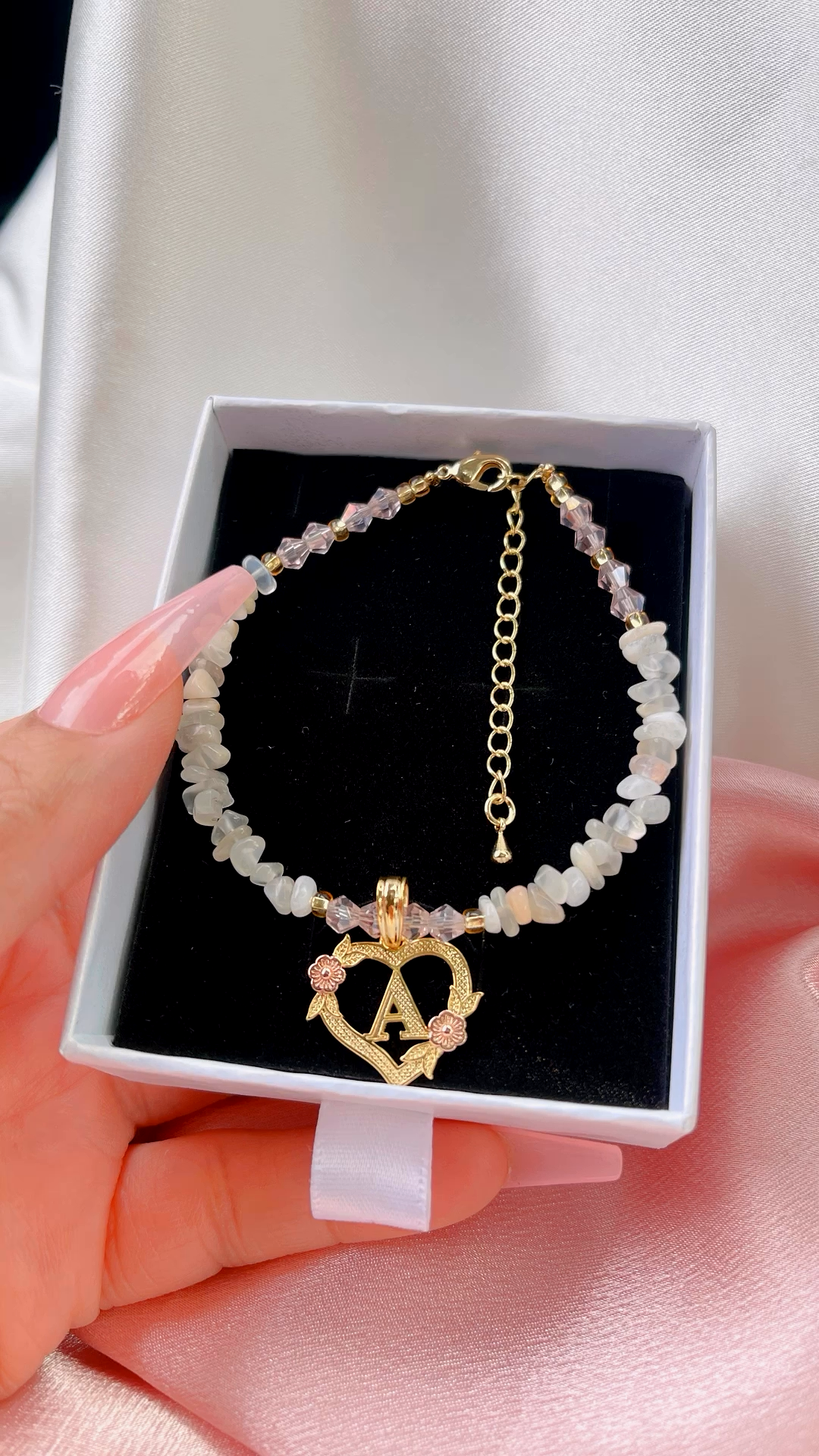 Pulsera Corazón inicial blanca