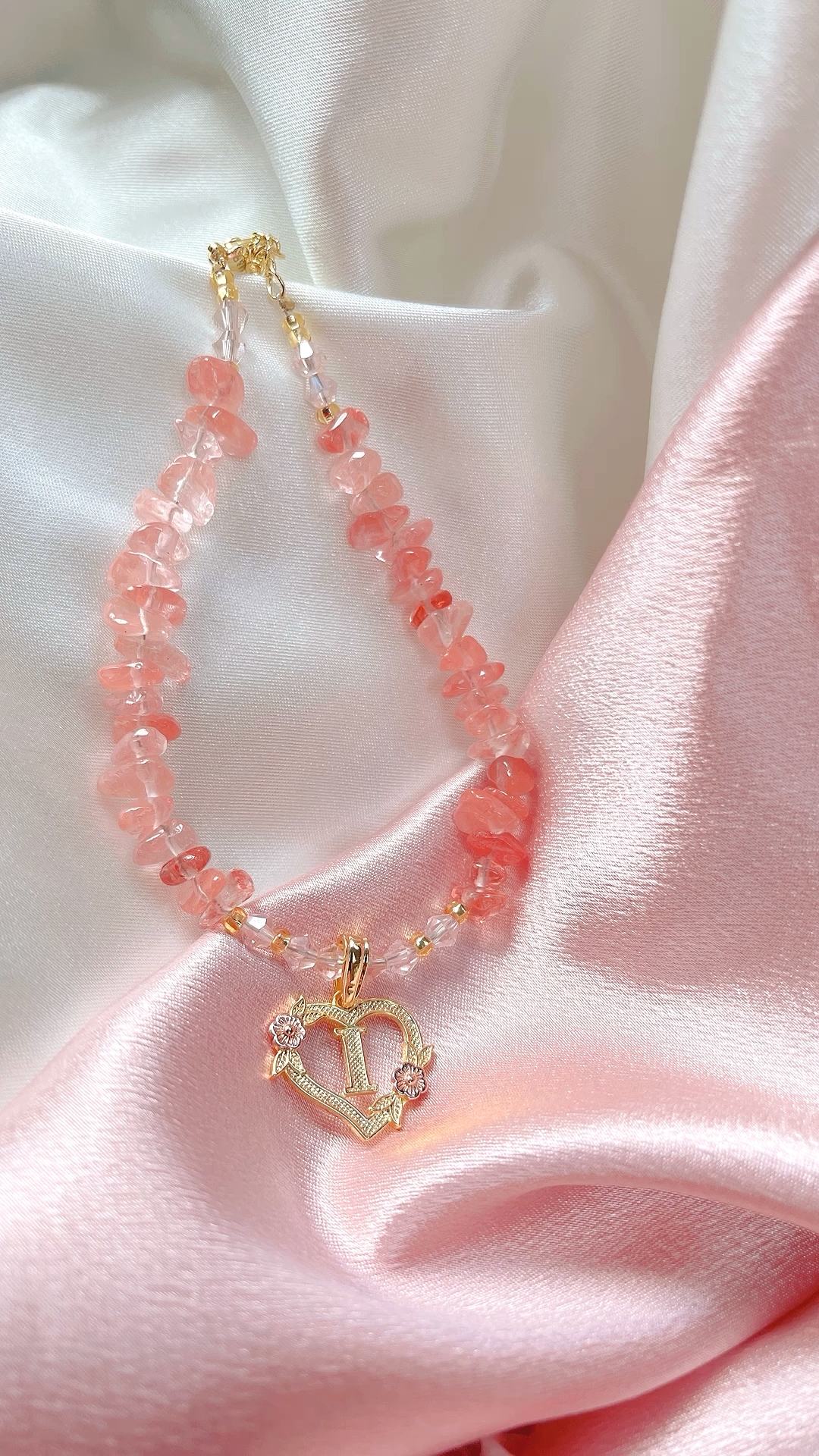 Pulsera Corazón con inicial de Cuarzo Rosa