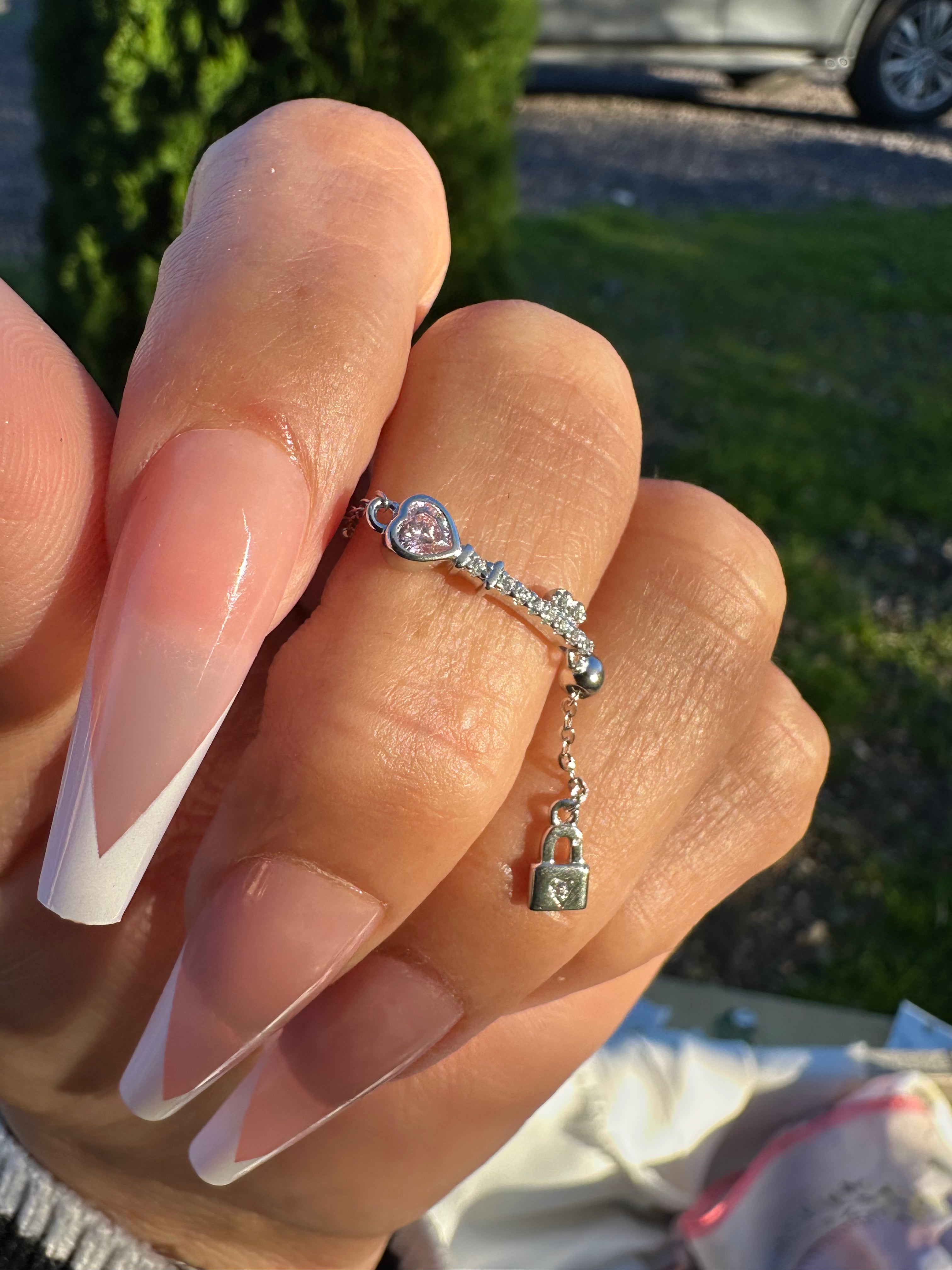 Anillo con candado de plata esterlina