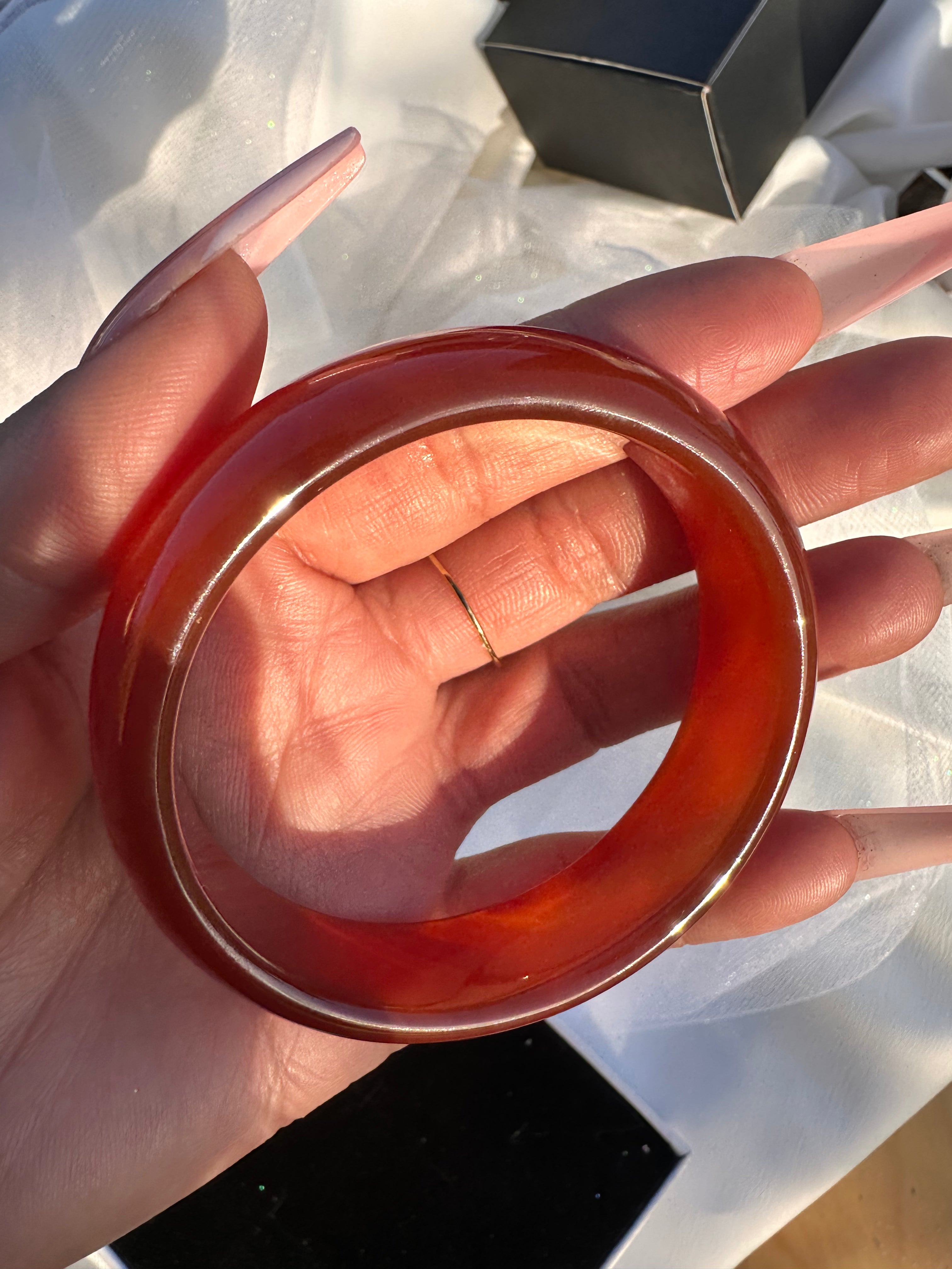 Brazalete de jade y ágata roja