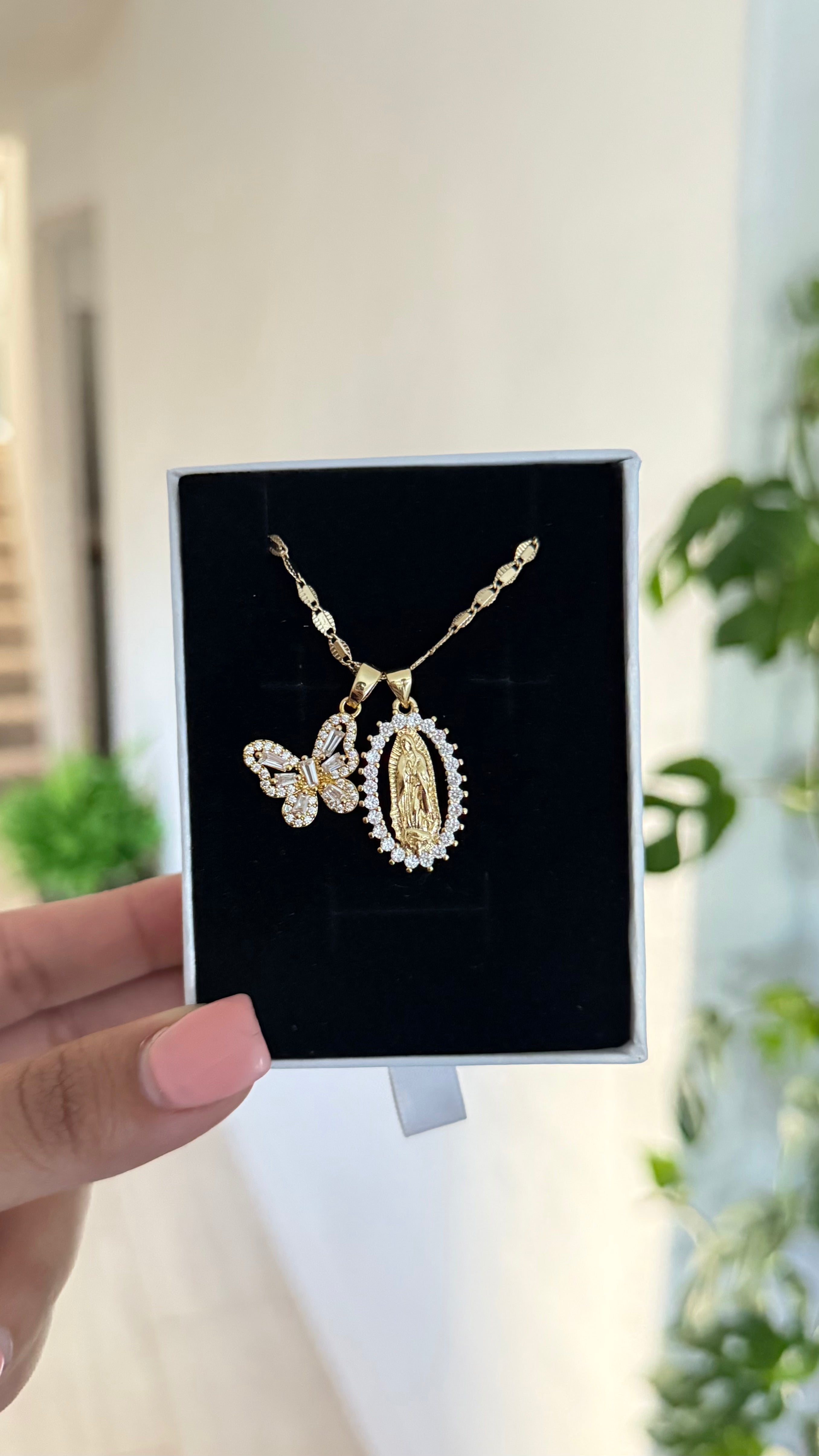 Collar Virgencita Lavanda