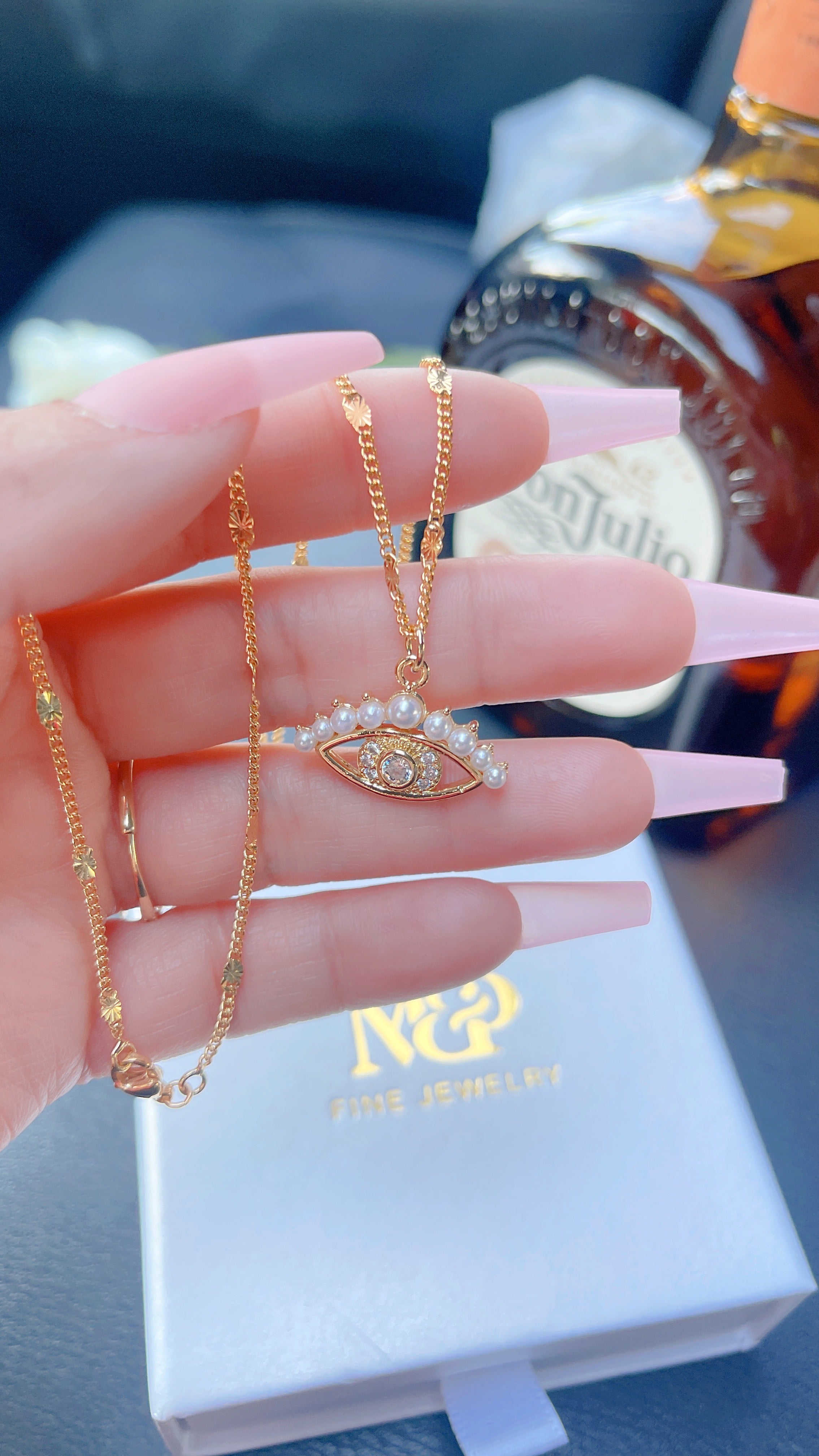 MAL ∙ OJO ∙ COLLAR