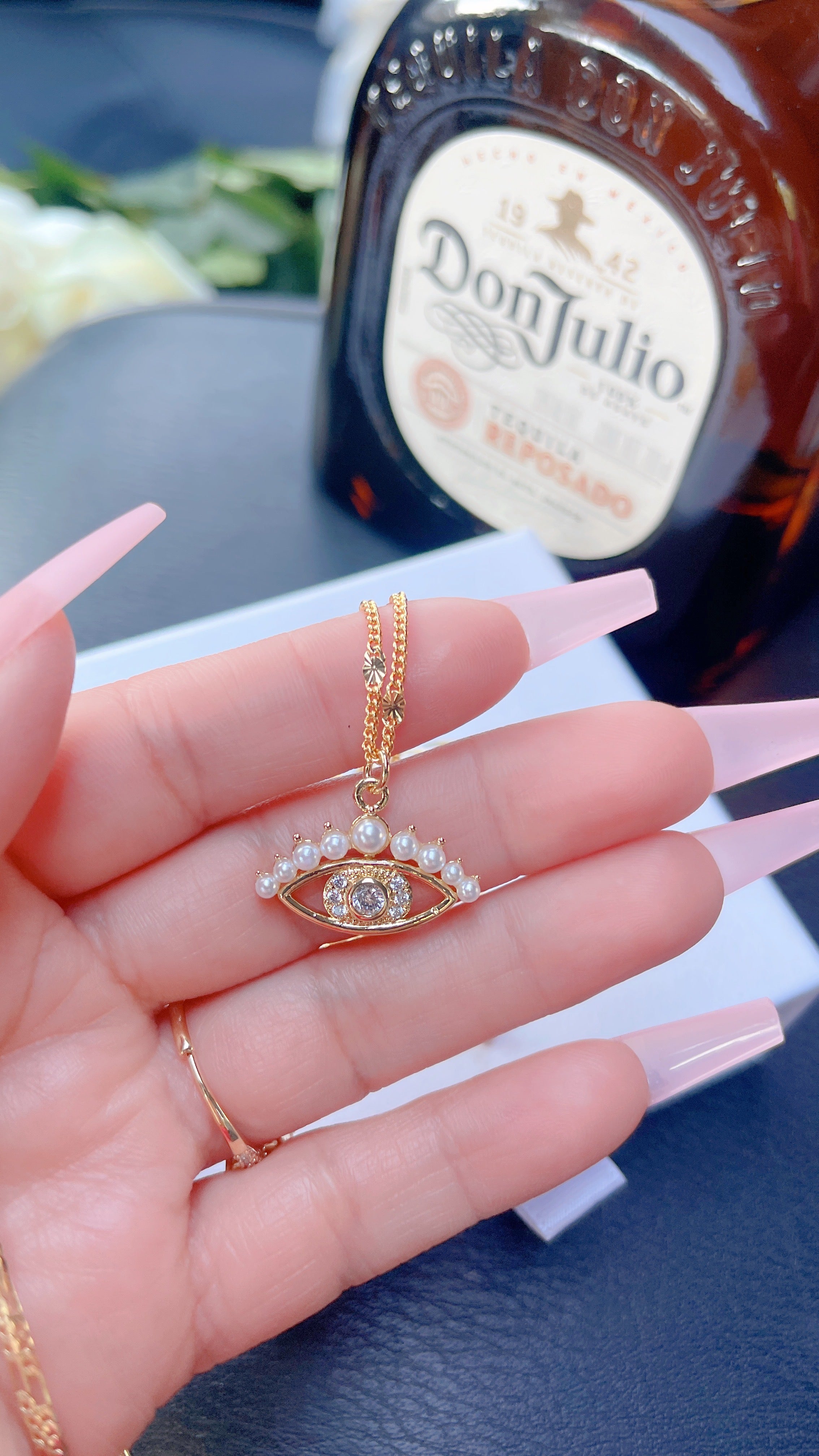 MAL ∙ OJO ∙ COLLAR