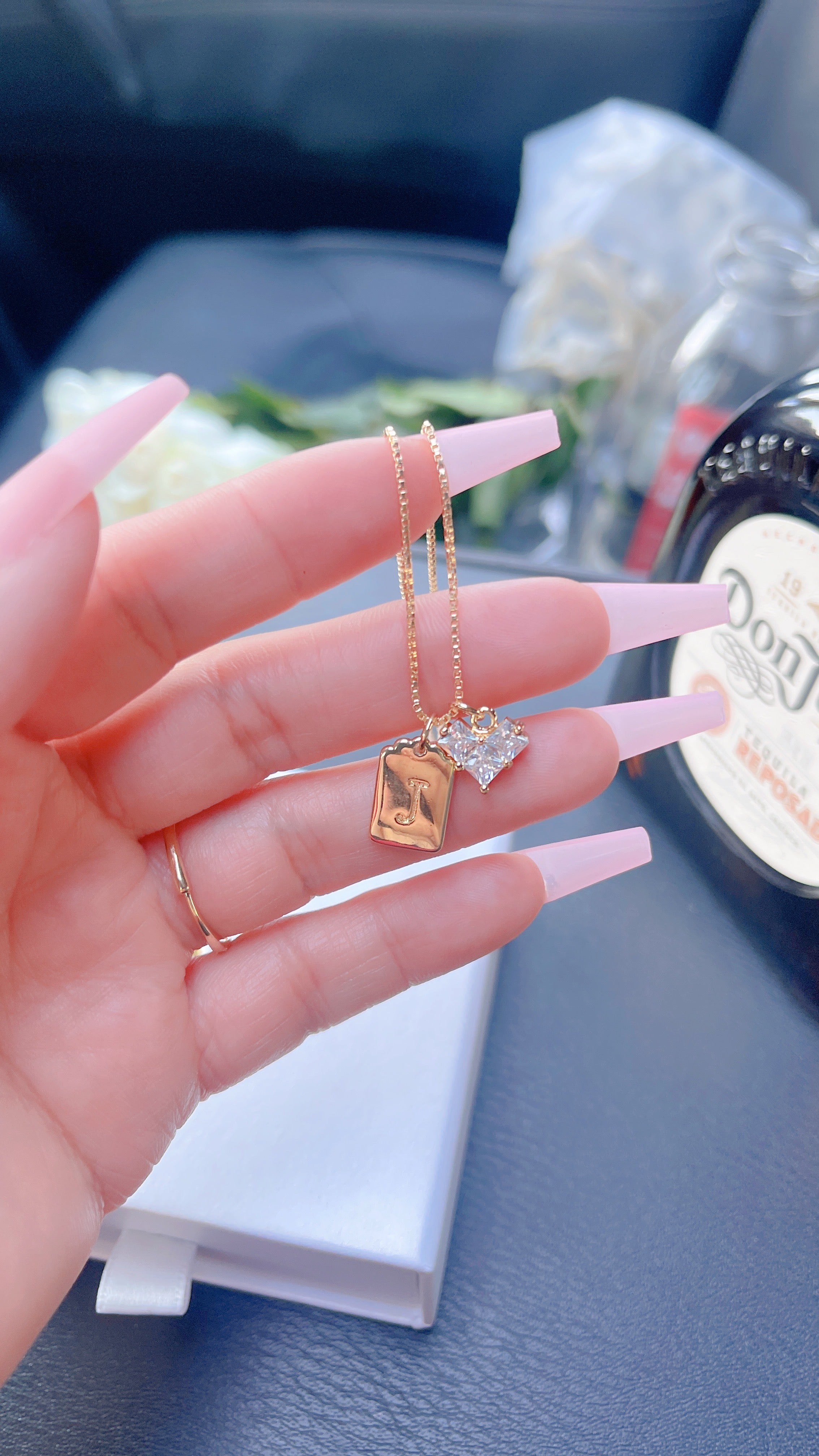 Collar con inicial de corazón Amore