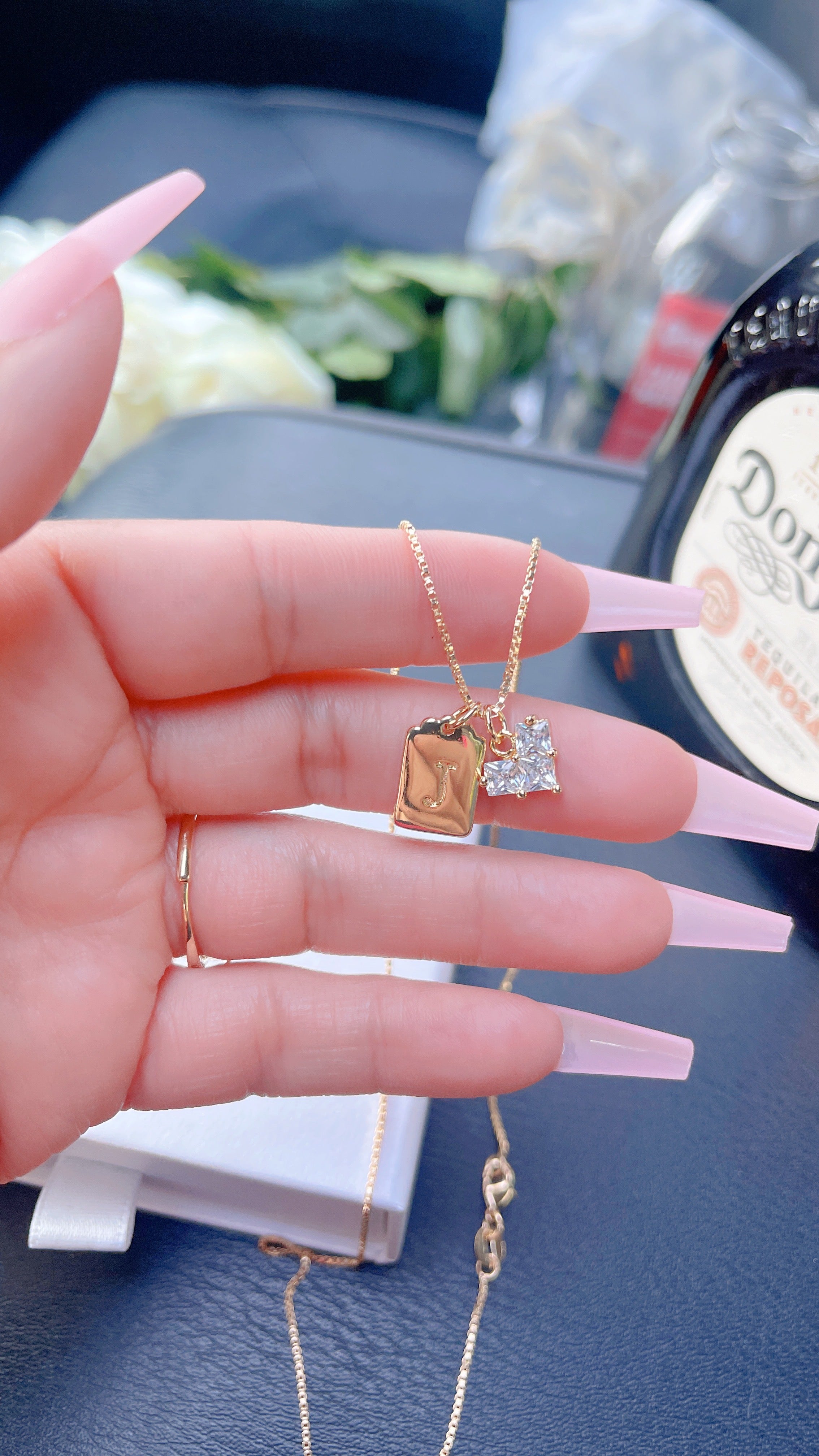 Collar con inicial de corazón Amore