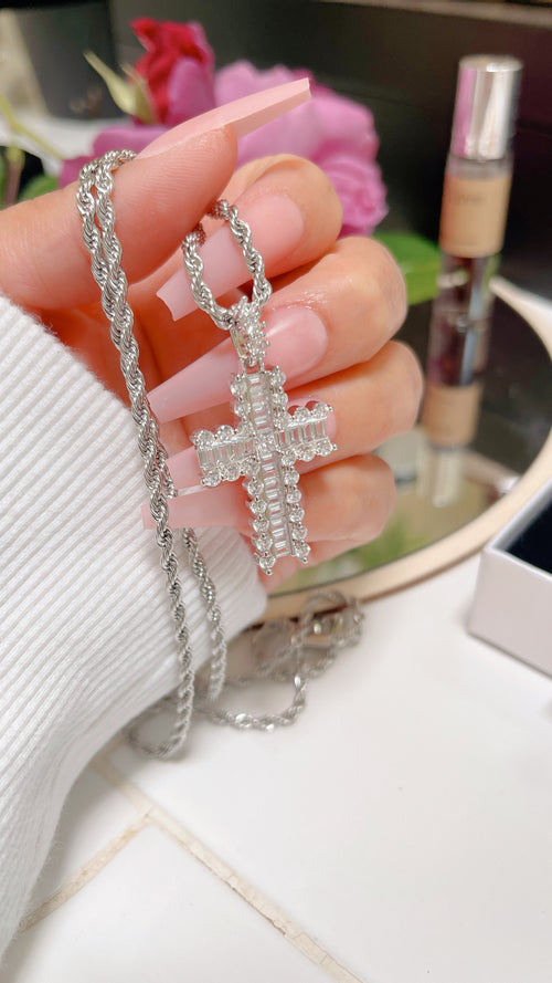 Collar Cruz Religiosa Negra