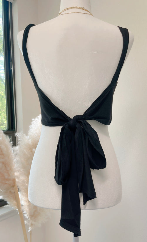 Top corto con lazo blanco