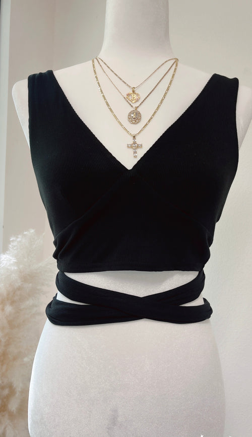 Top corto con lazo blanco