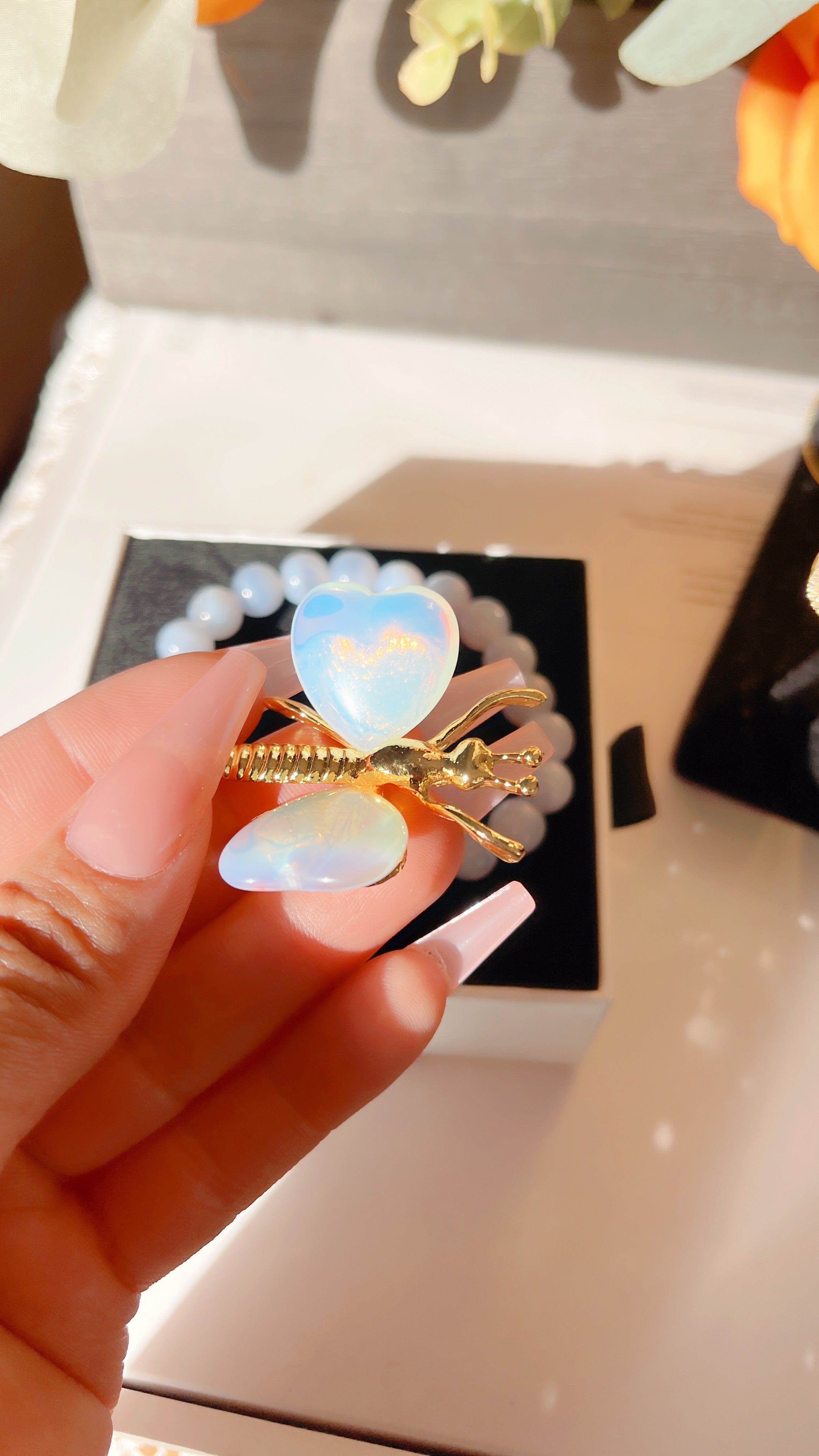 Decoración de insectos dorados