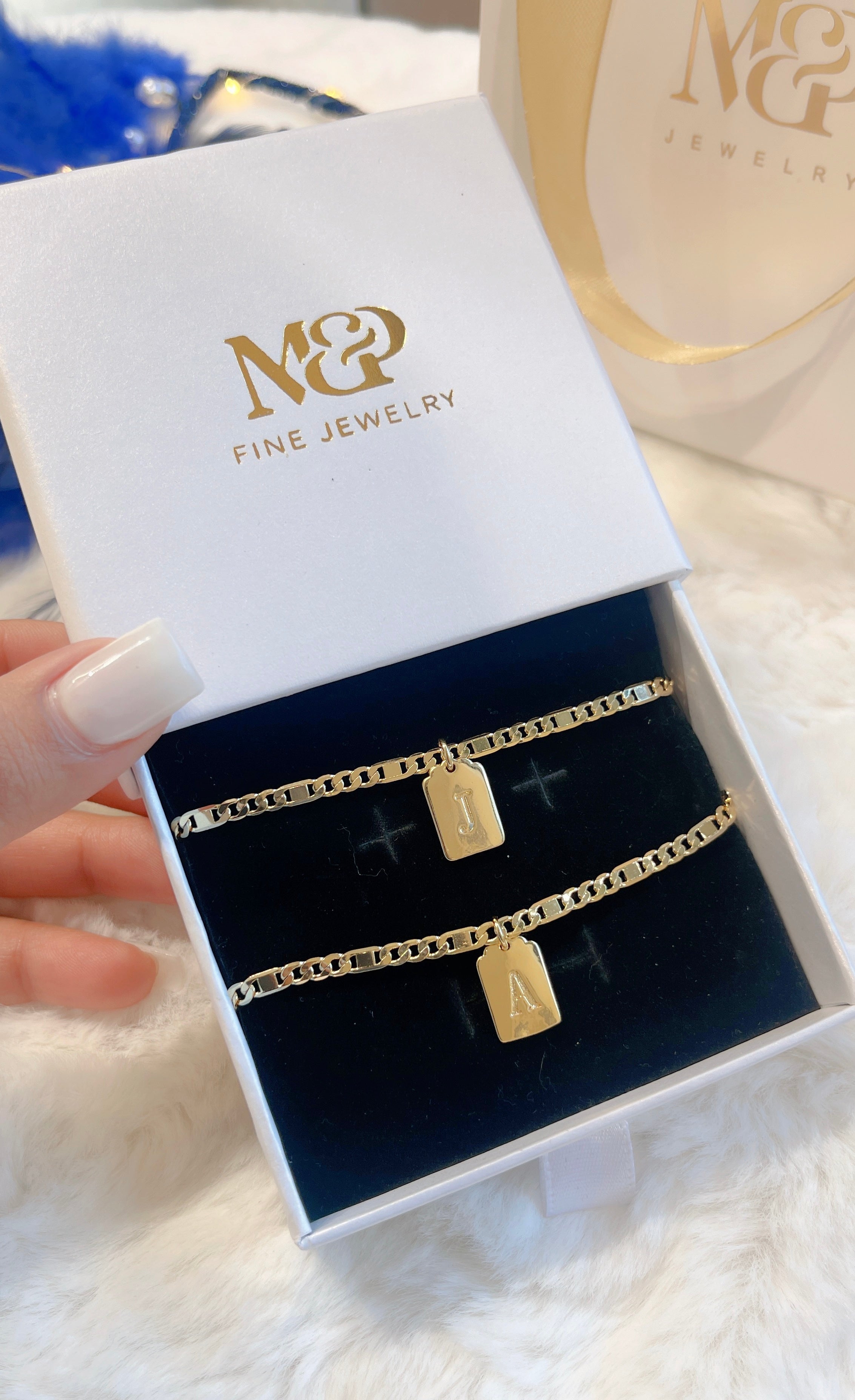 Pulseras de pareja con inicial de cadena