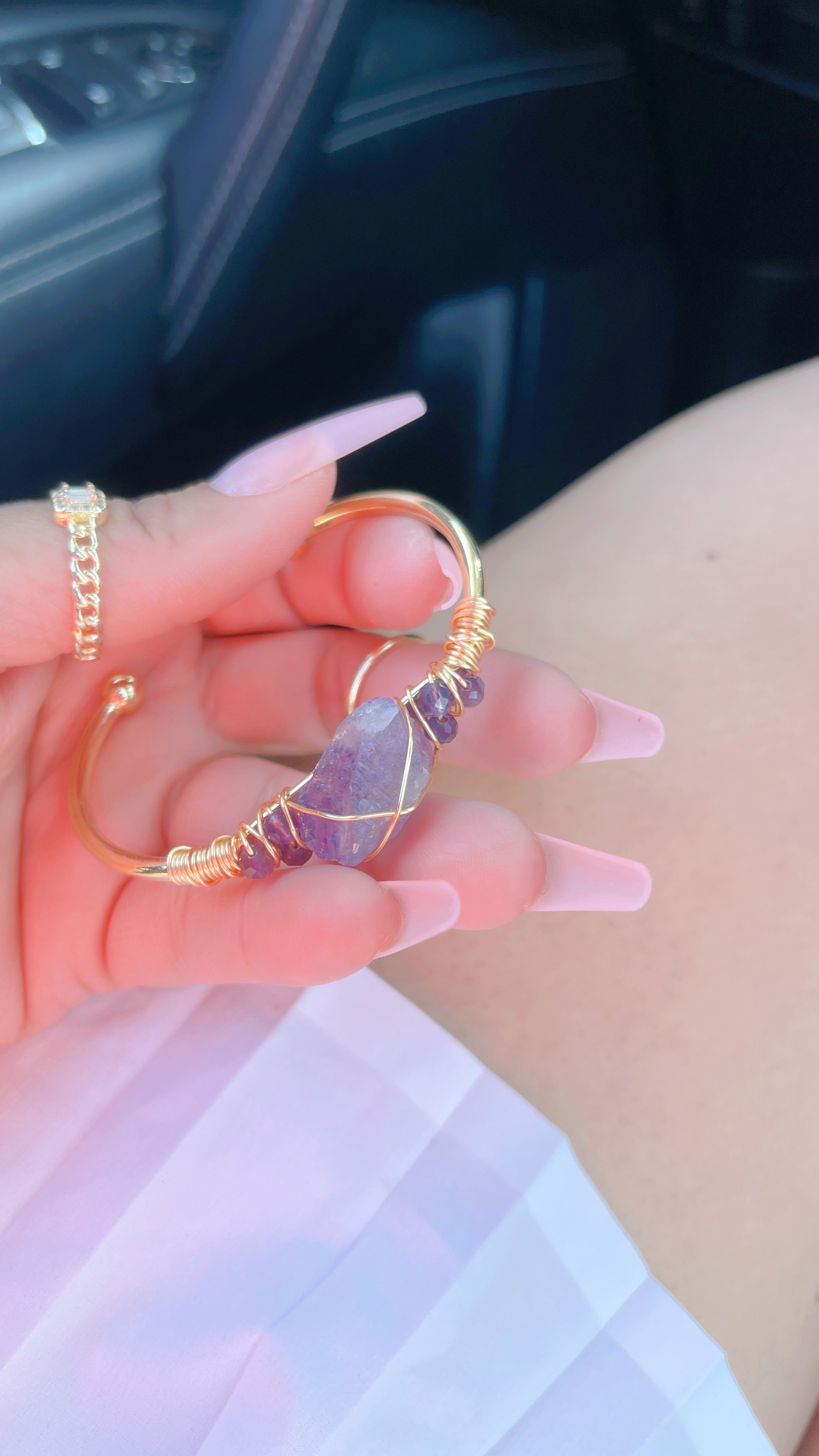 Conjunto de brazalete de media luna de cuarzo transparente