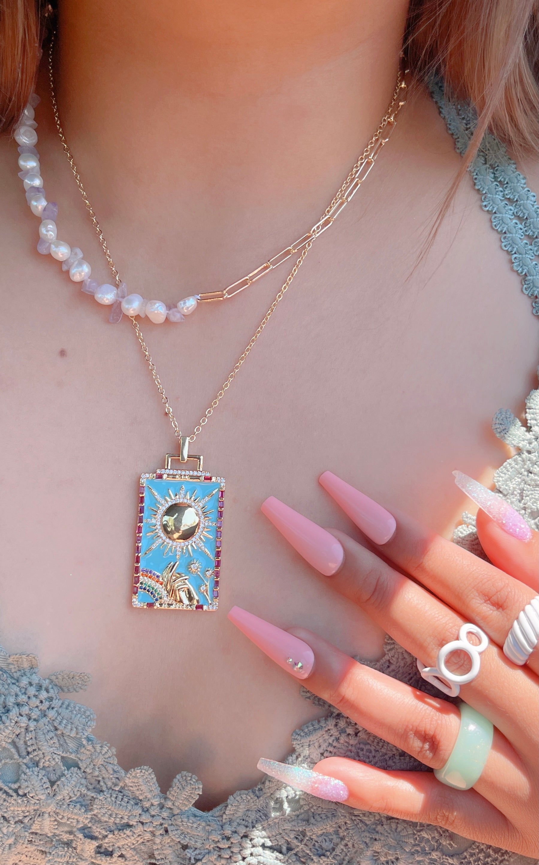 Collar de cadena de oro con amatista