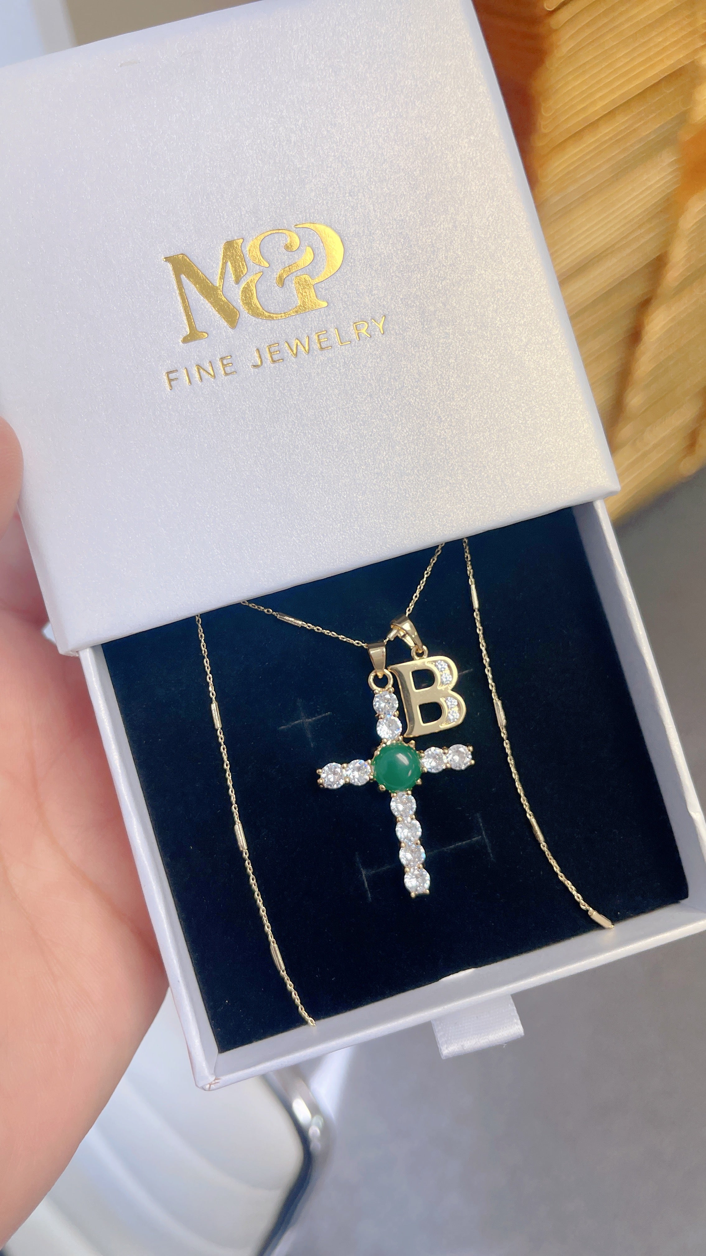 Collar de Cruz de Jade Inicial