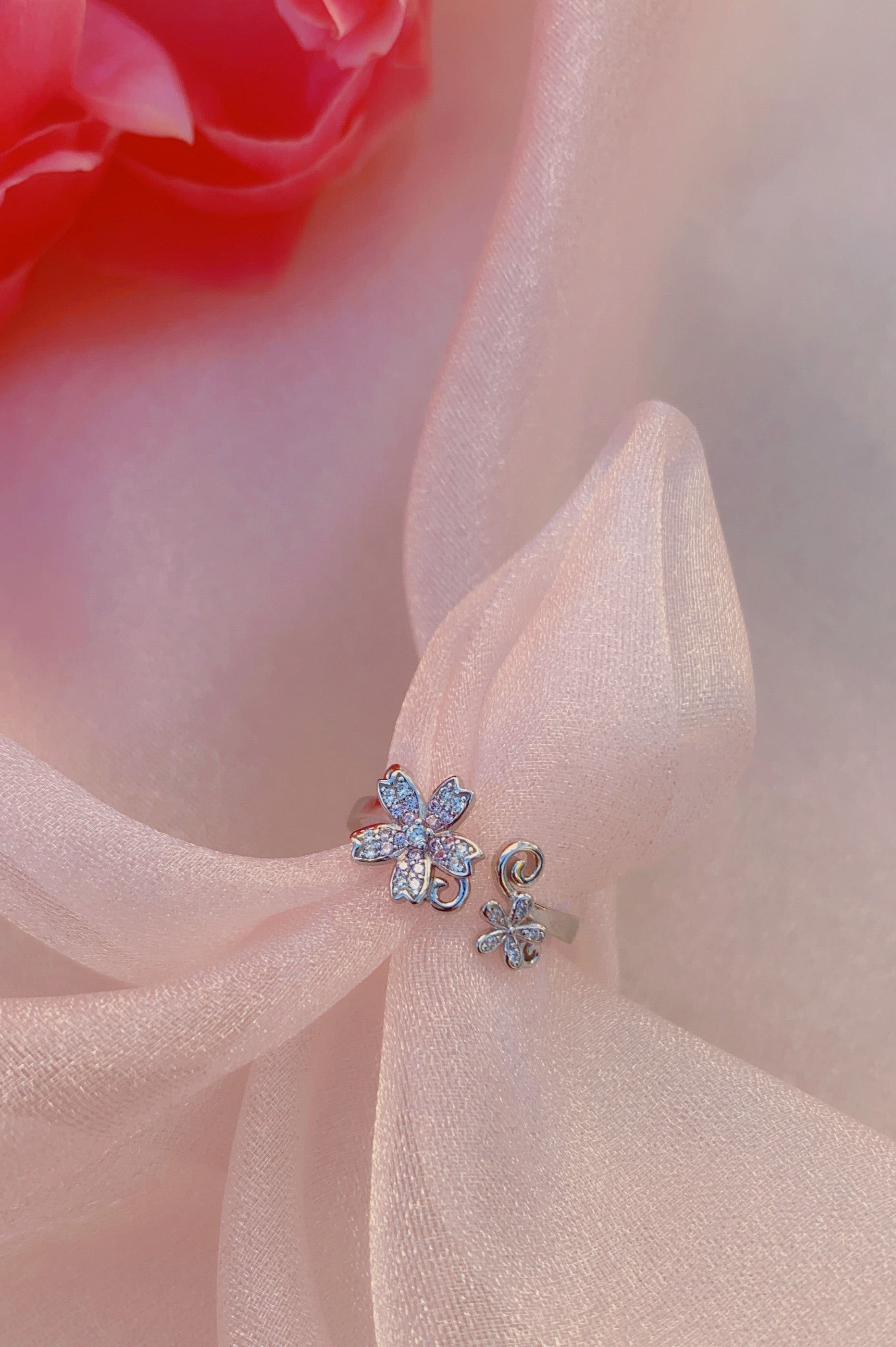 Anillo de flor de margarita brillante