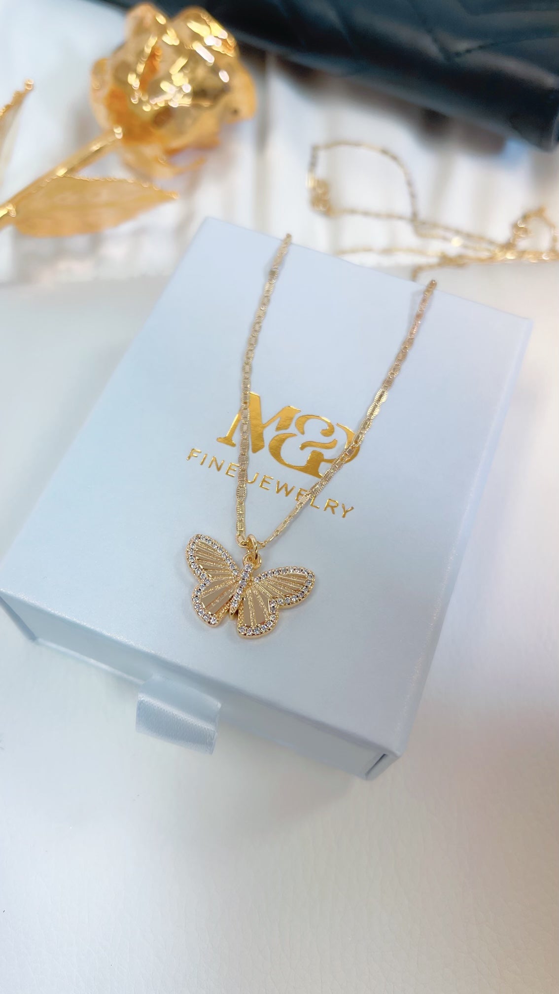 Collar Mariposa Blanca