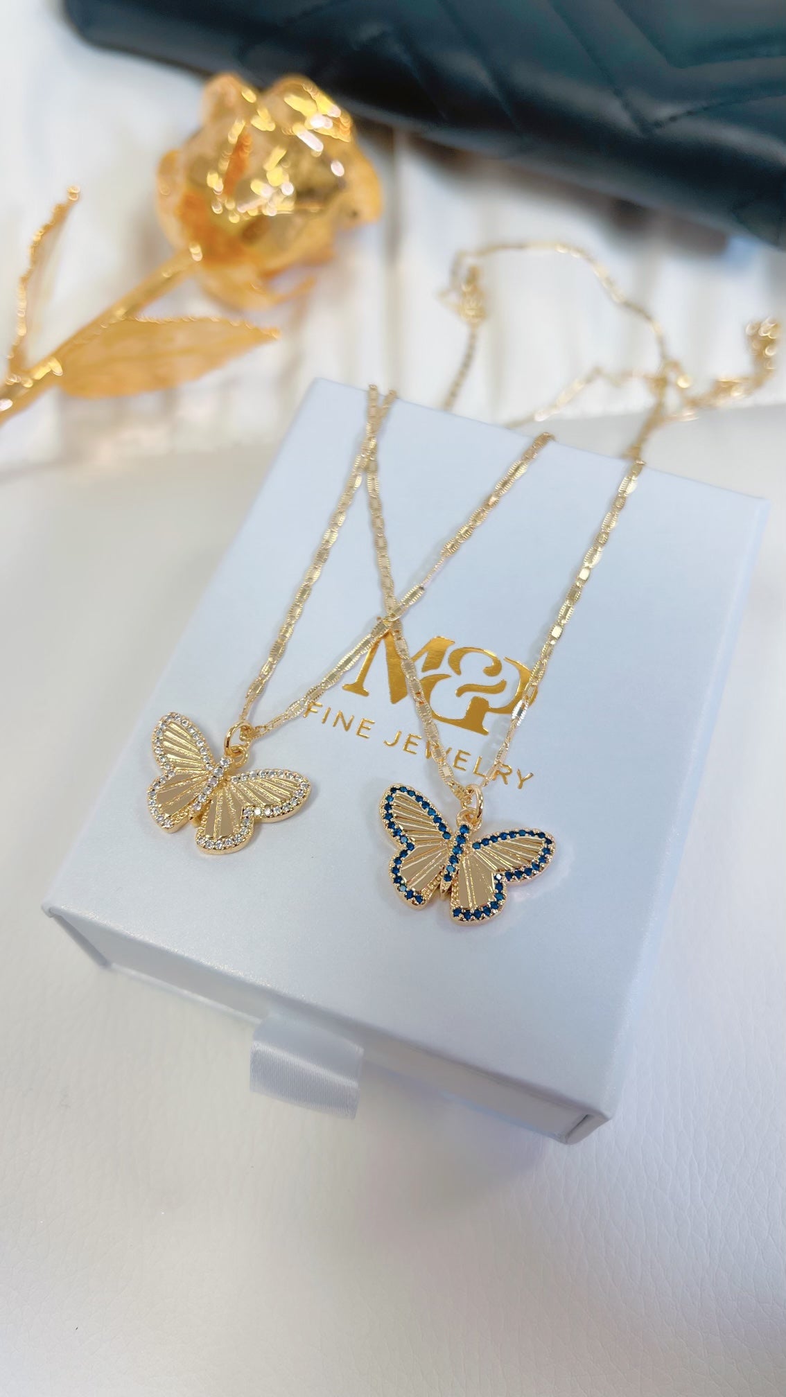 Collar Mariposa Blanca