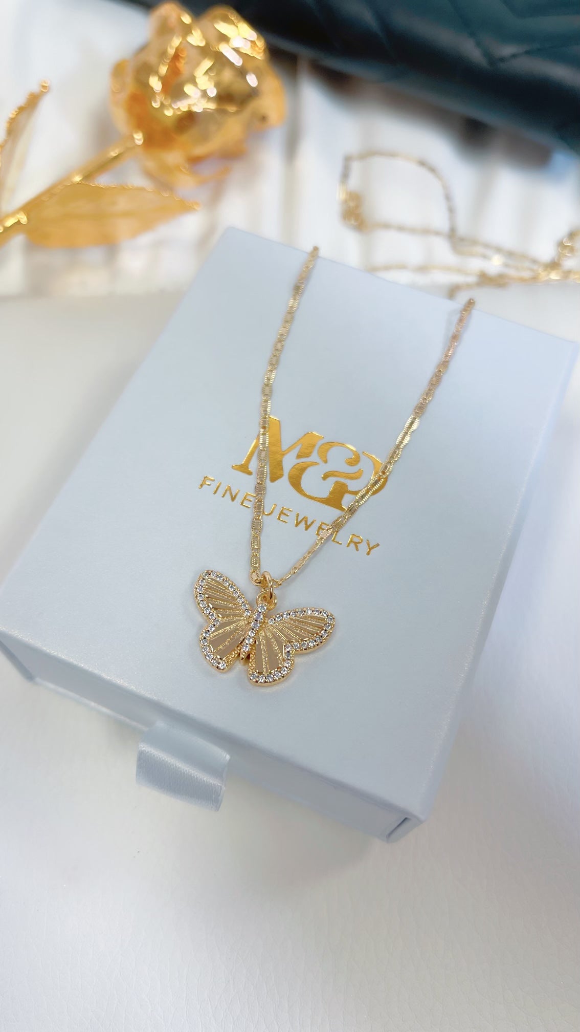 Collar Mariposa Blanca