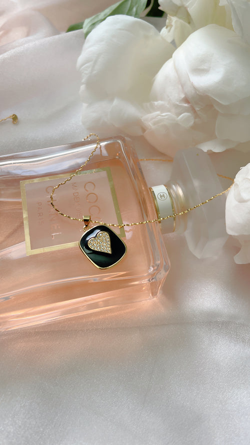 Collar Tarjeta Corazón Negro