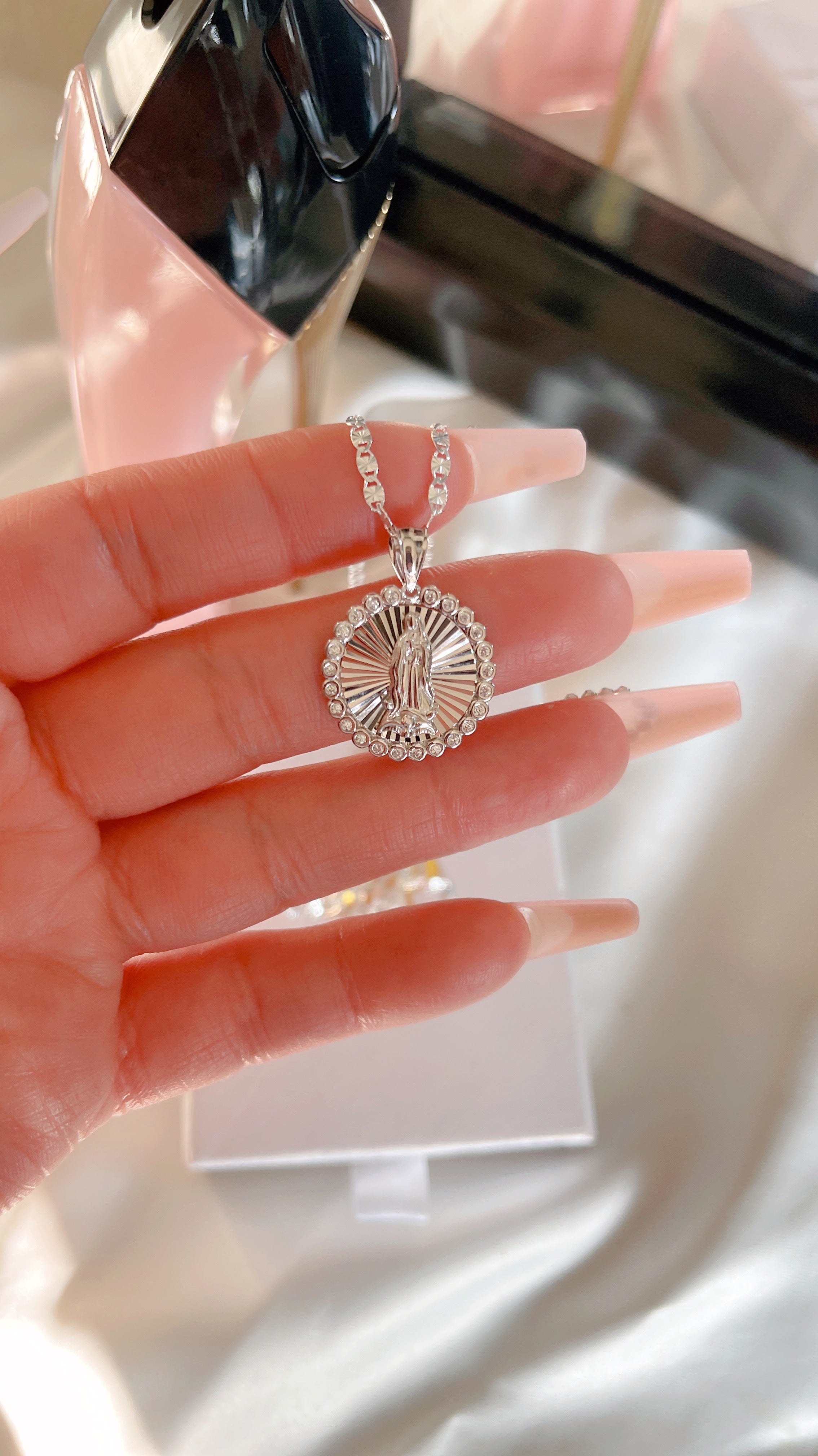 Collar con cruz de diamantes 3.0