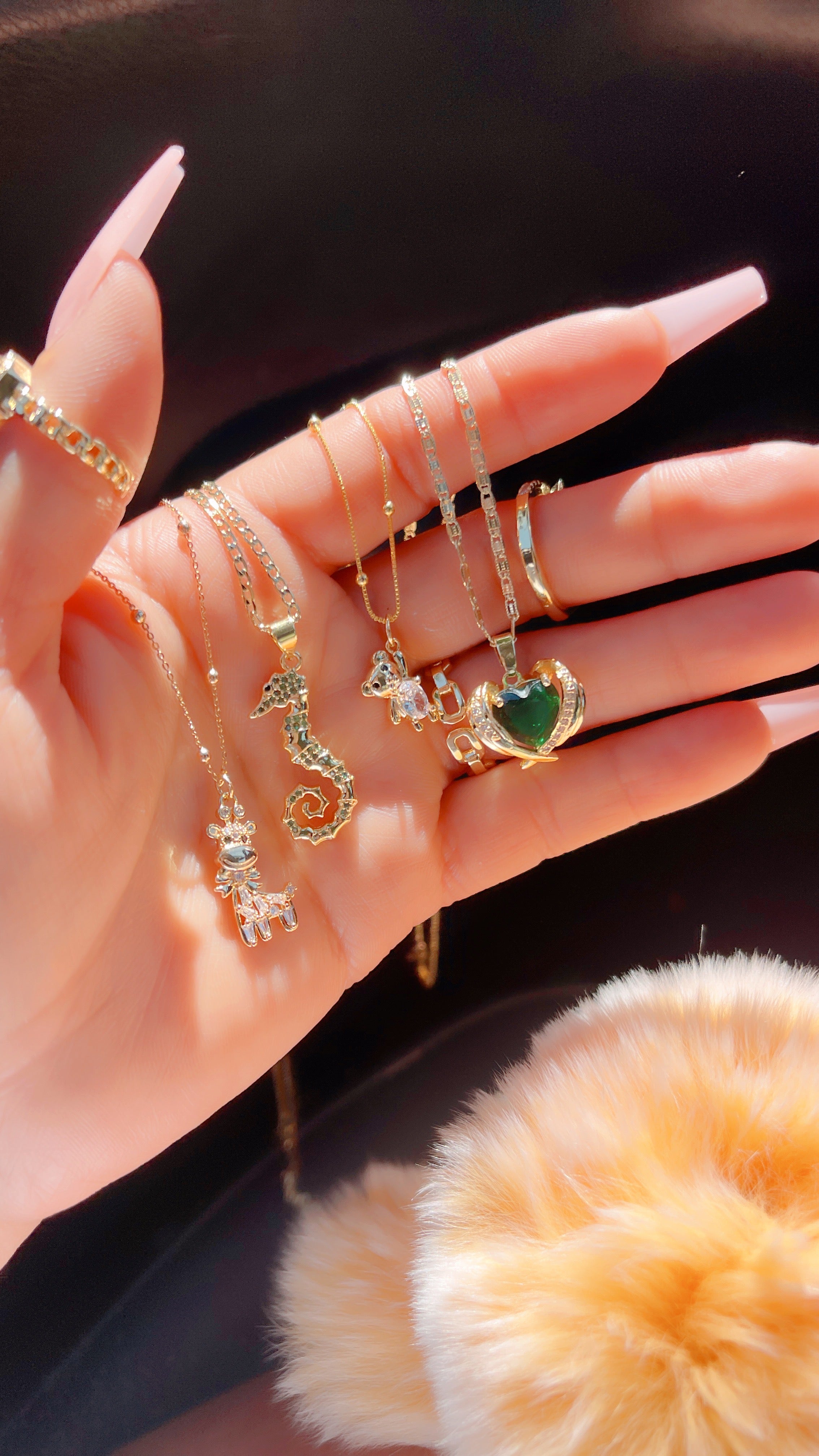 Collar de caballito de mar delicado