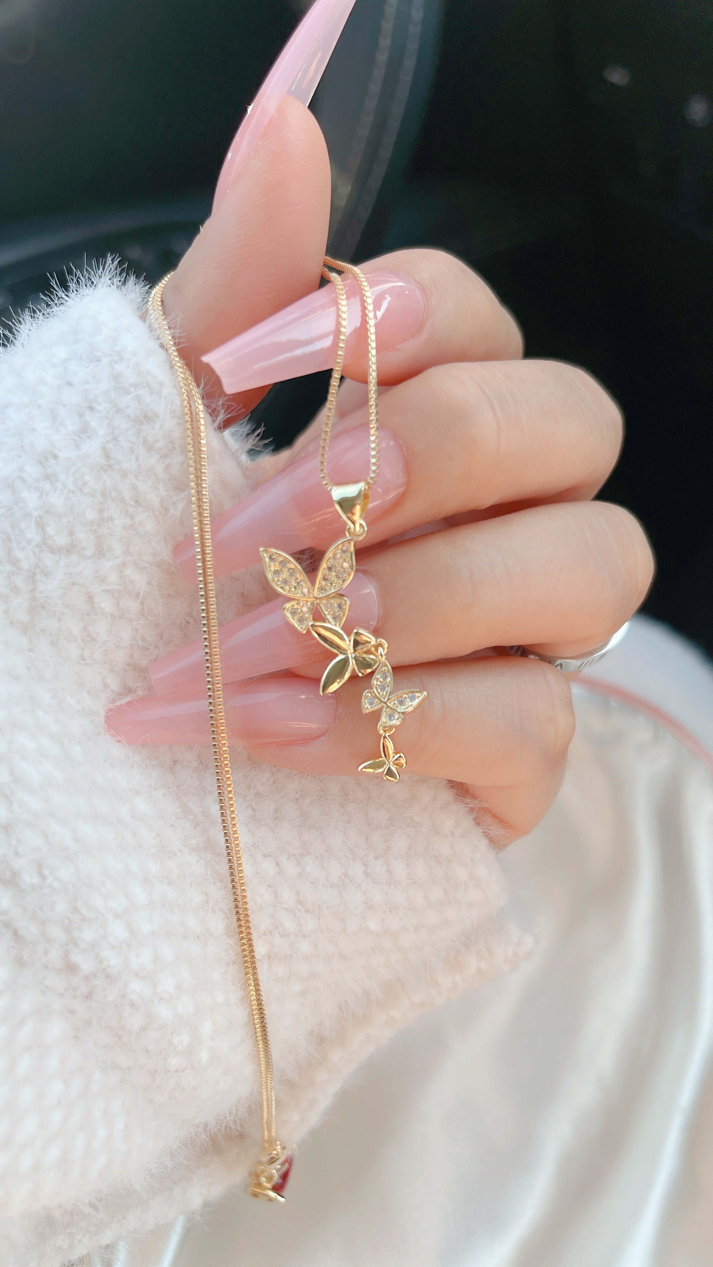 Collar de tiras de mariposa