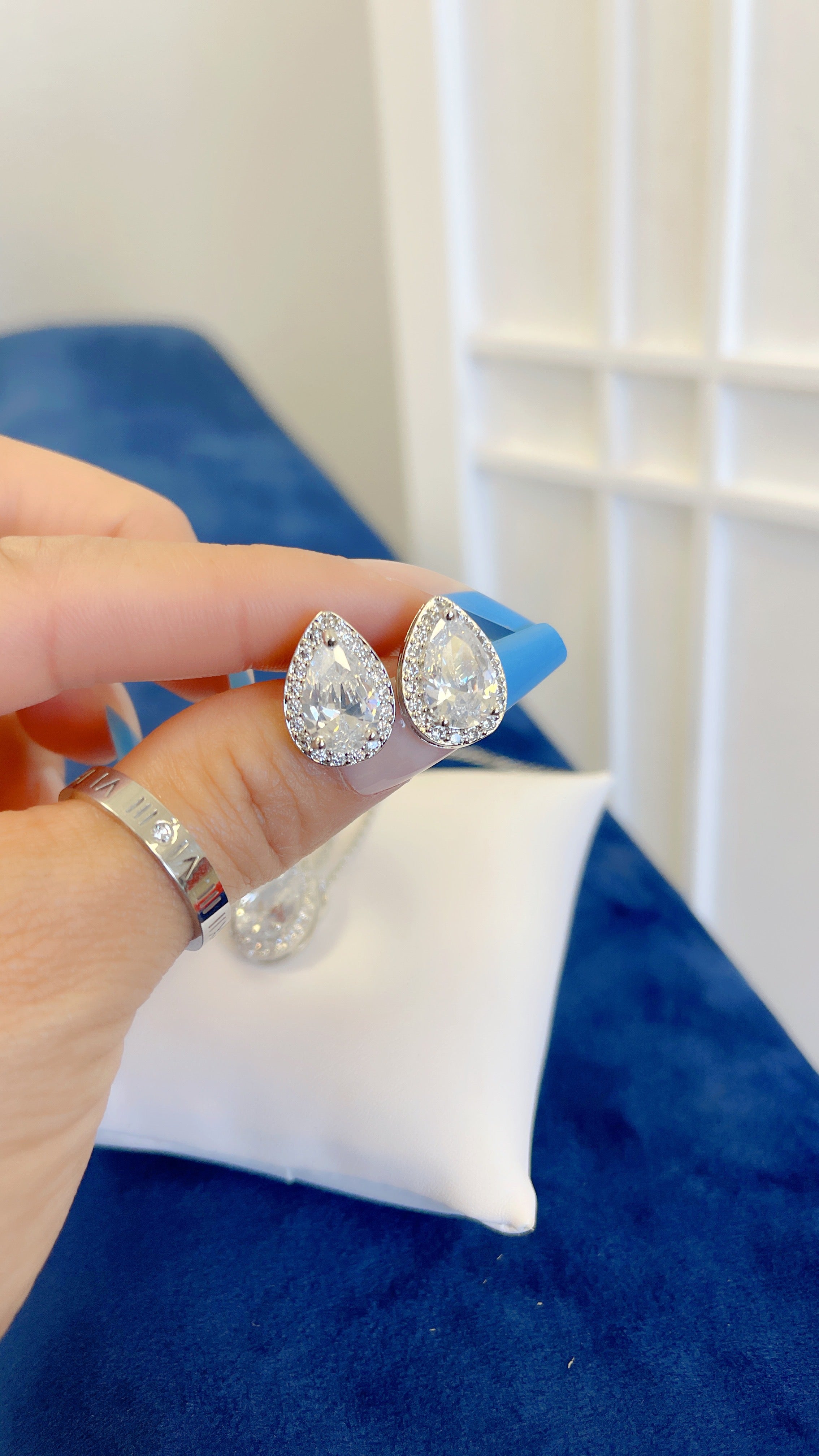 Tear Drop Silver Necklace Set