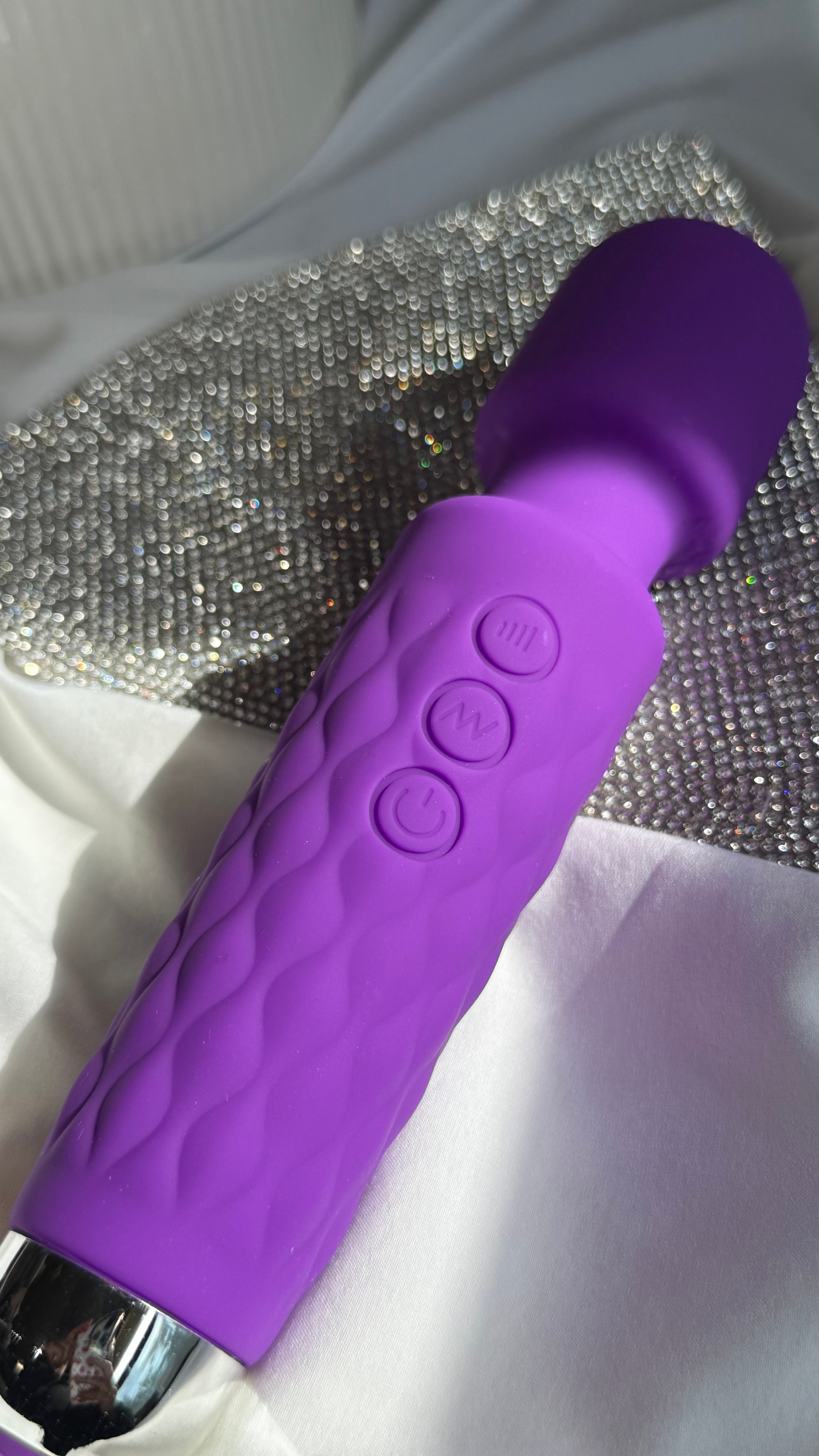 Full Size: Berry Vibrating Wand