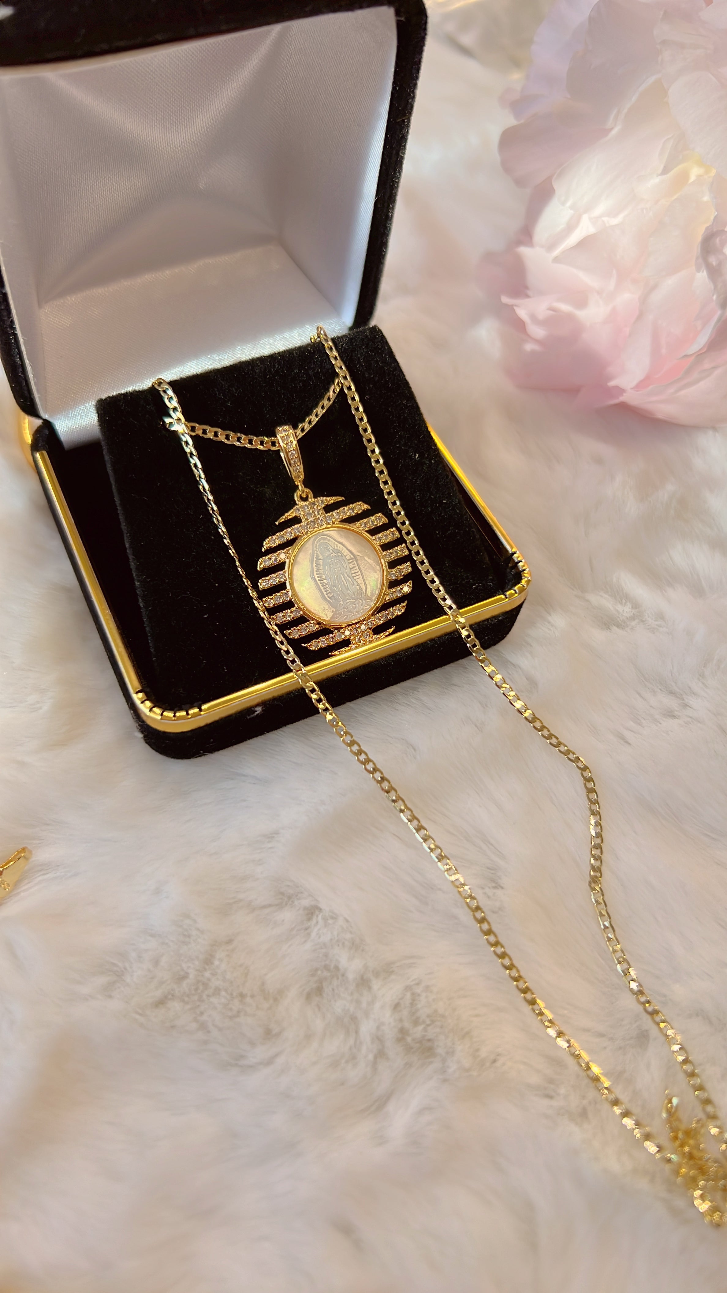 Freshwater Virgen Mary Necklace