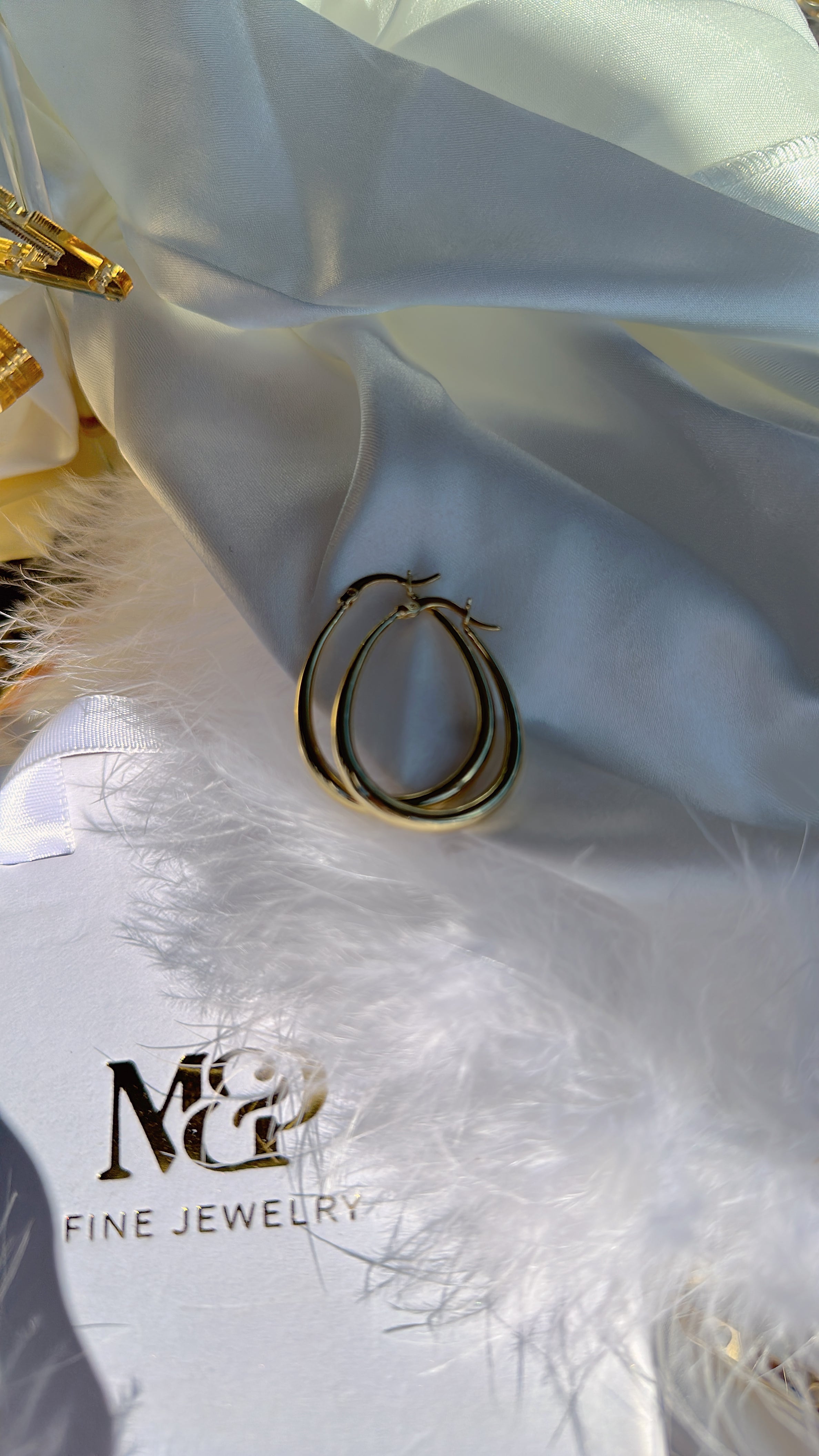 Minimalistic Oval Hoops