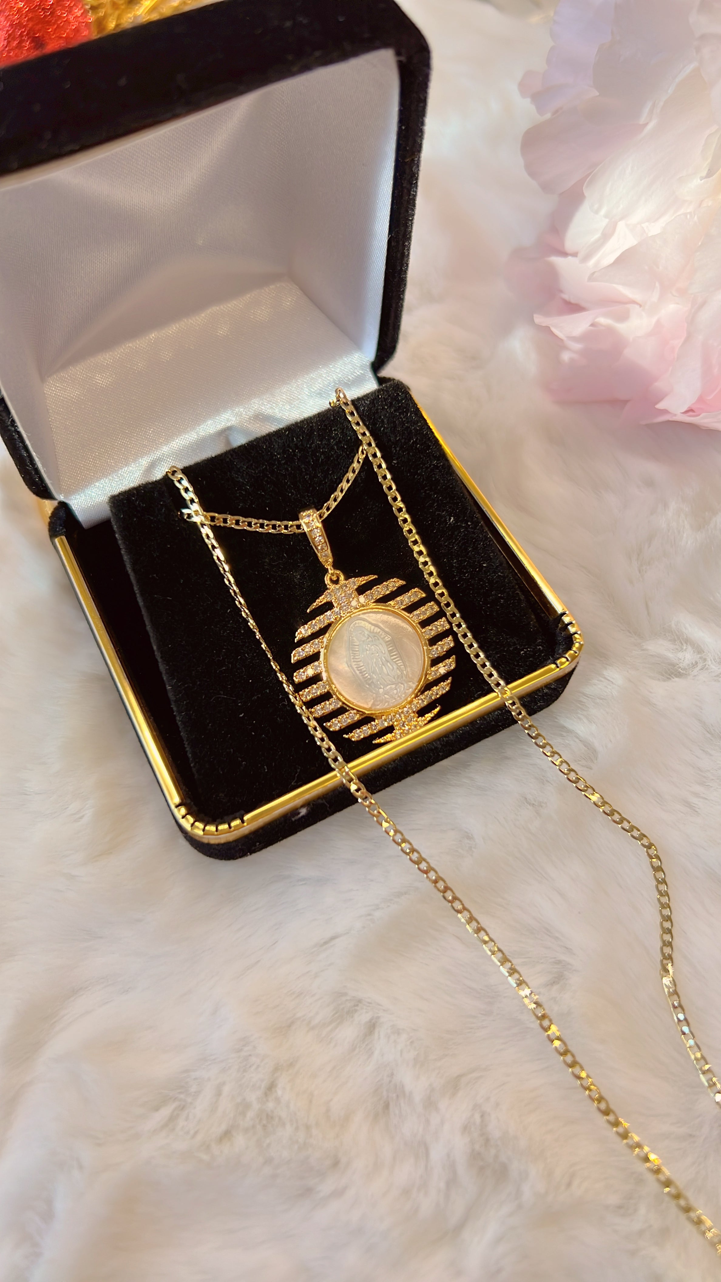 Freshwater Virgen Mary Necklace