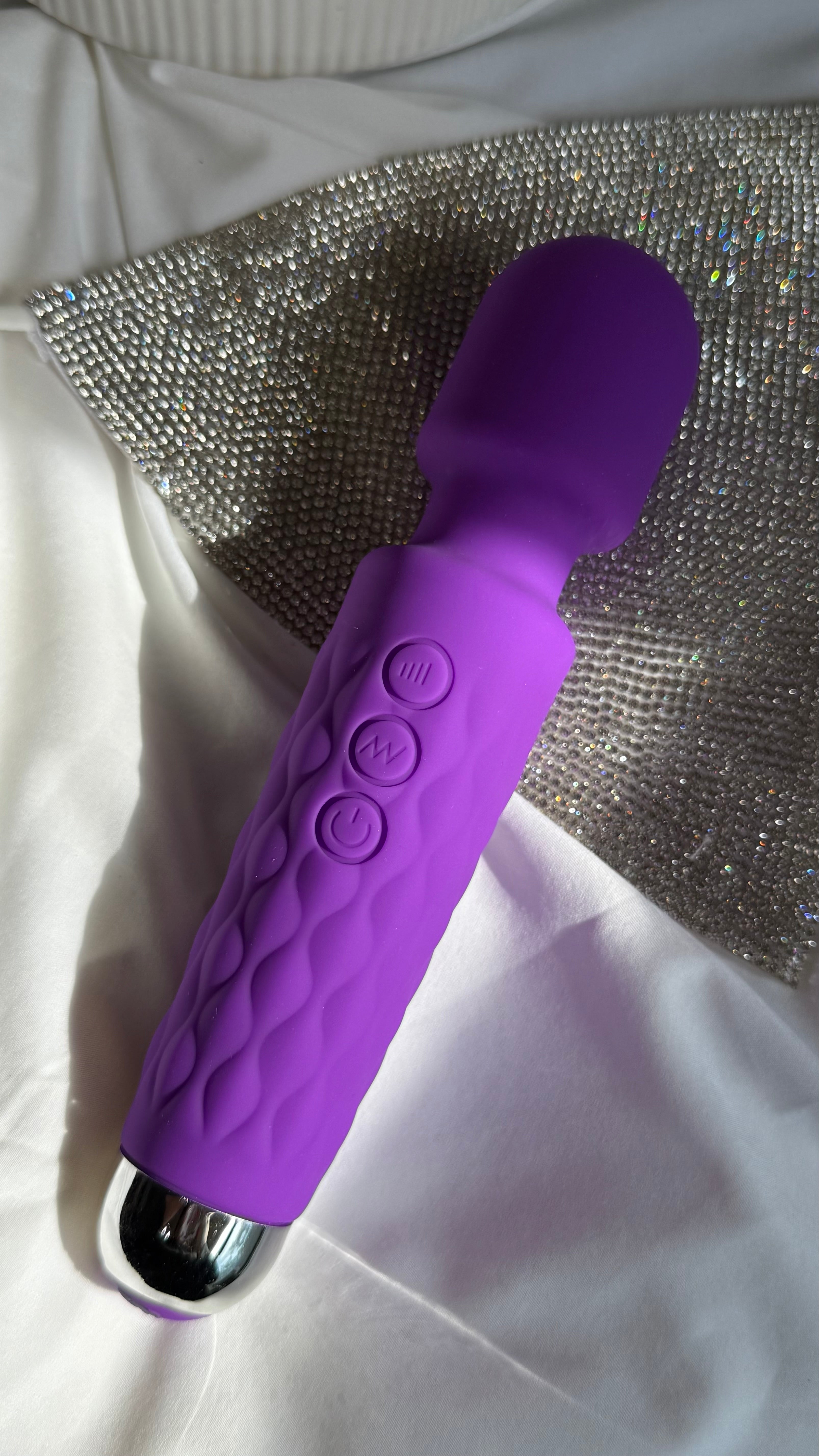 Full Size: Berry Vibrating Wand
