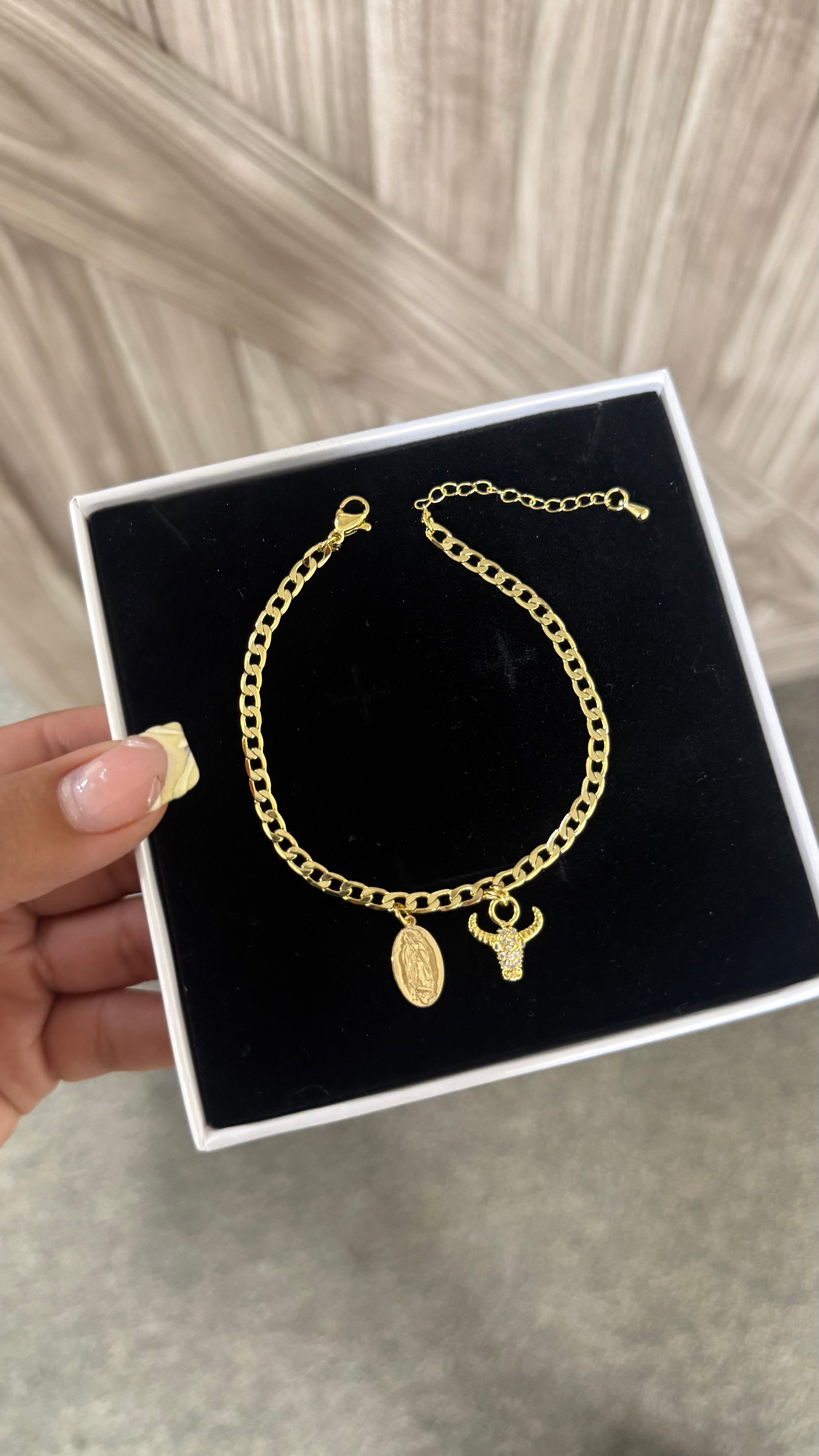 Virgencita Vaquera Bracelet 🐮