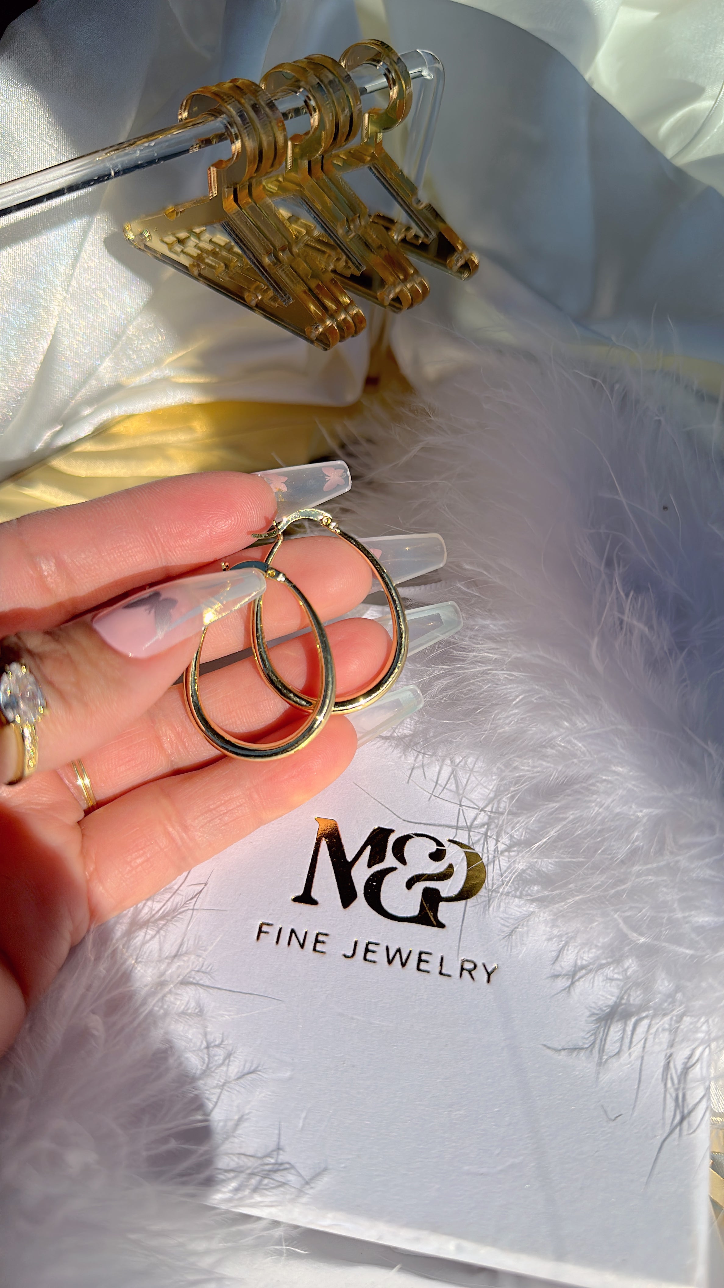 Minimalistic Oval Hoops
