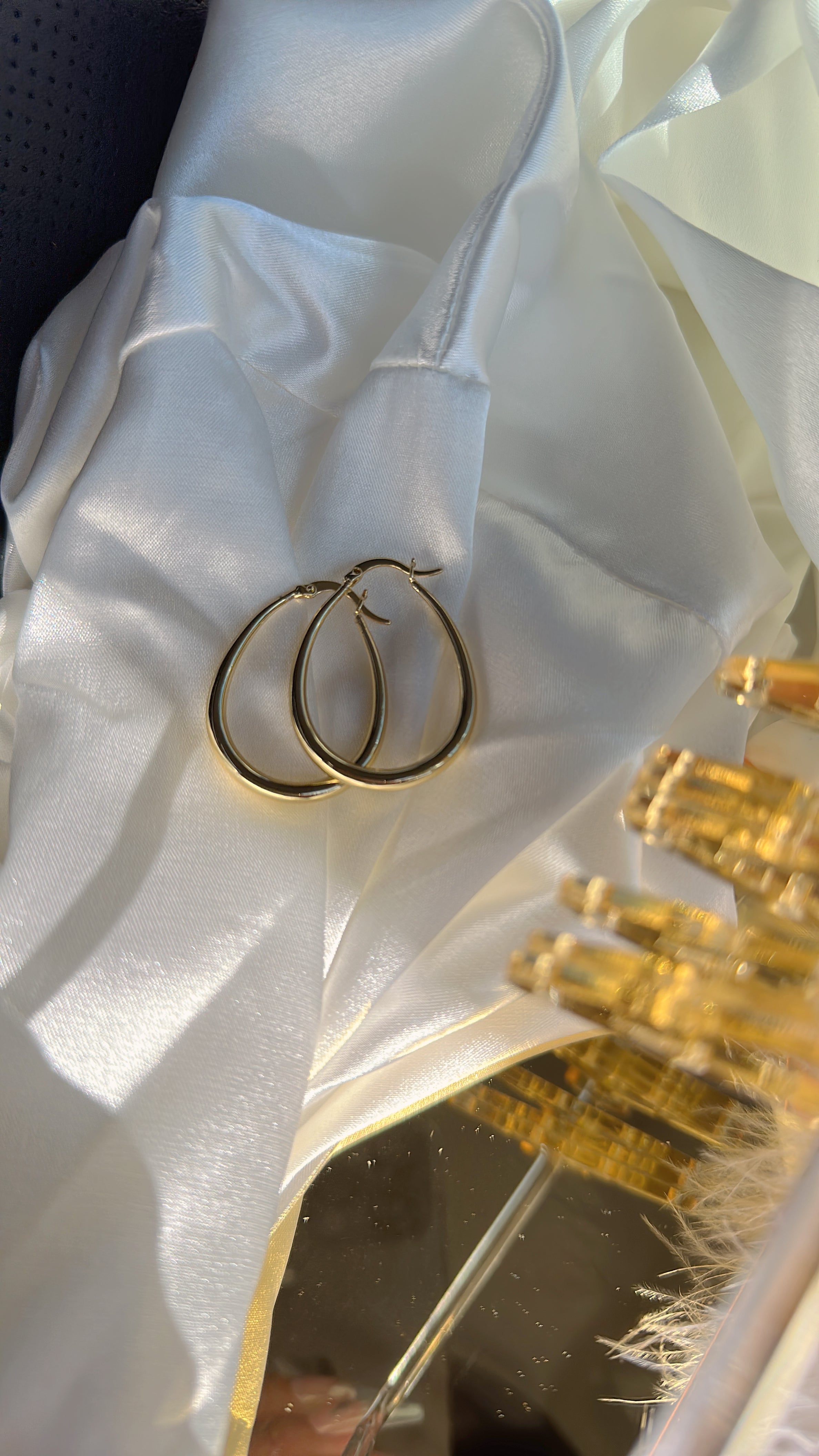 Minimalistic Oval Hoops