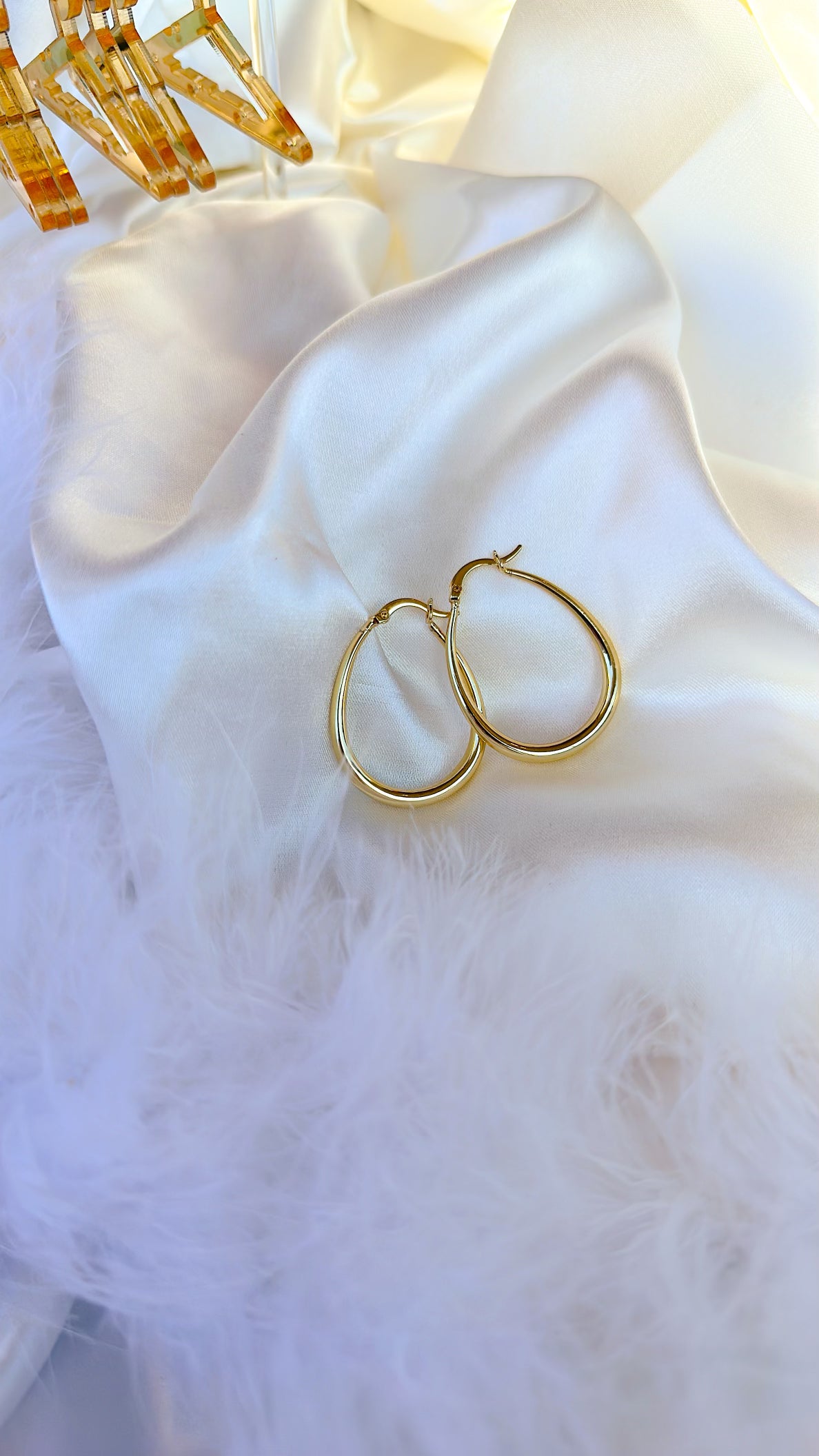 Minimalistic Oval Hoops