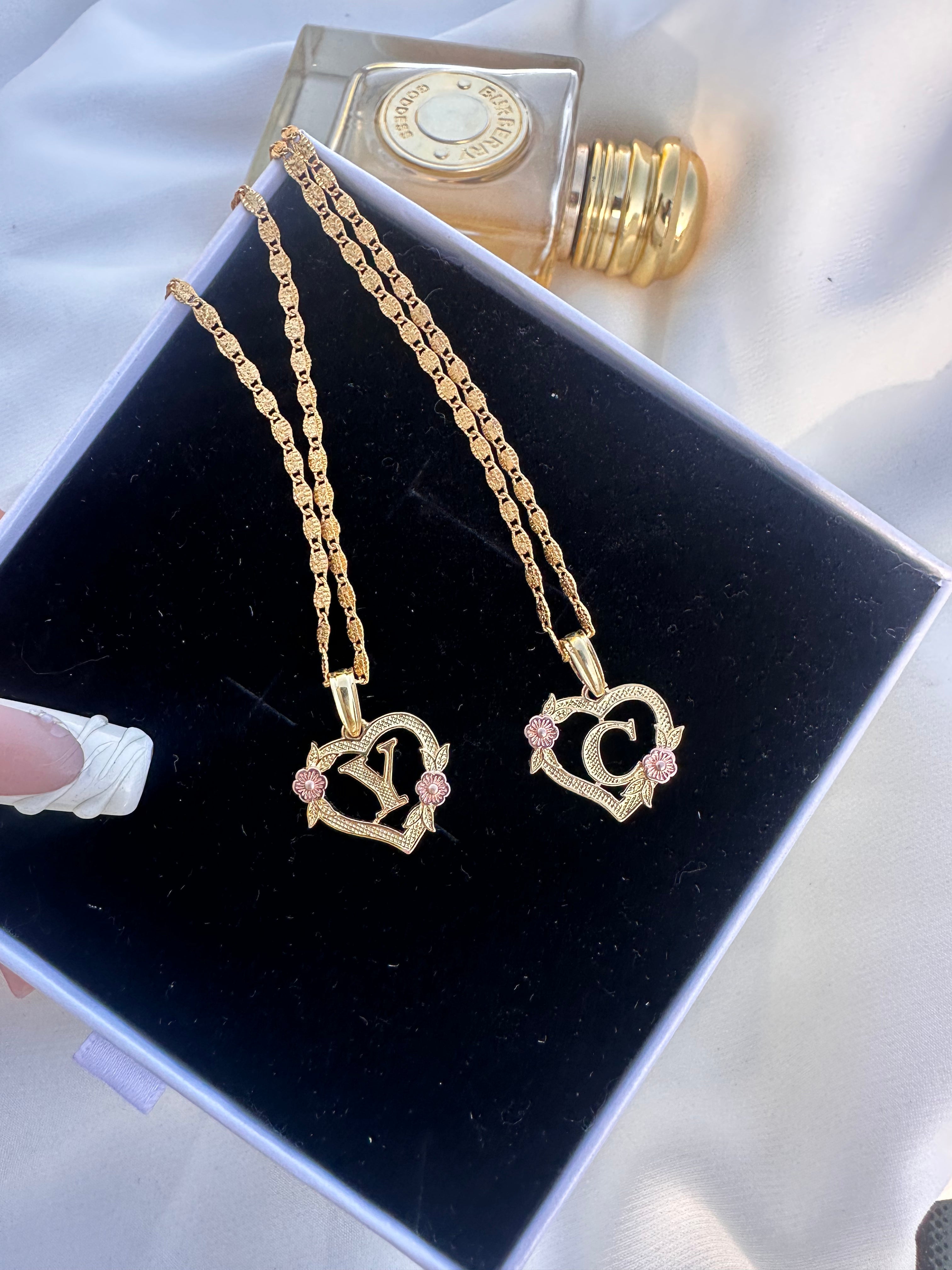 Tobillera con cadena inicial