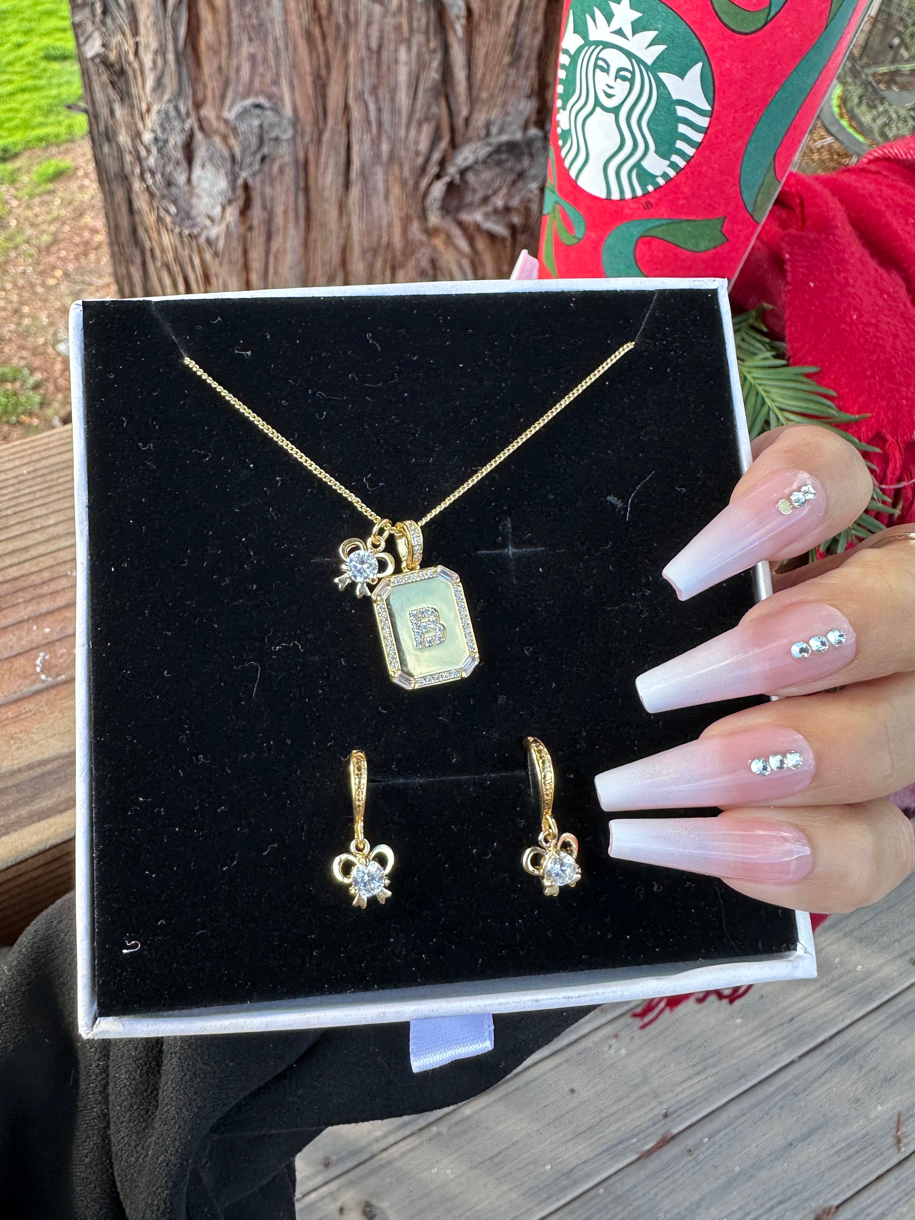 Bow Initial Necklace Set