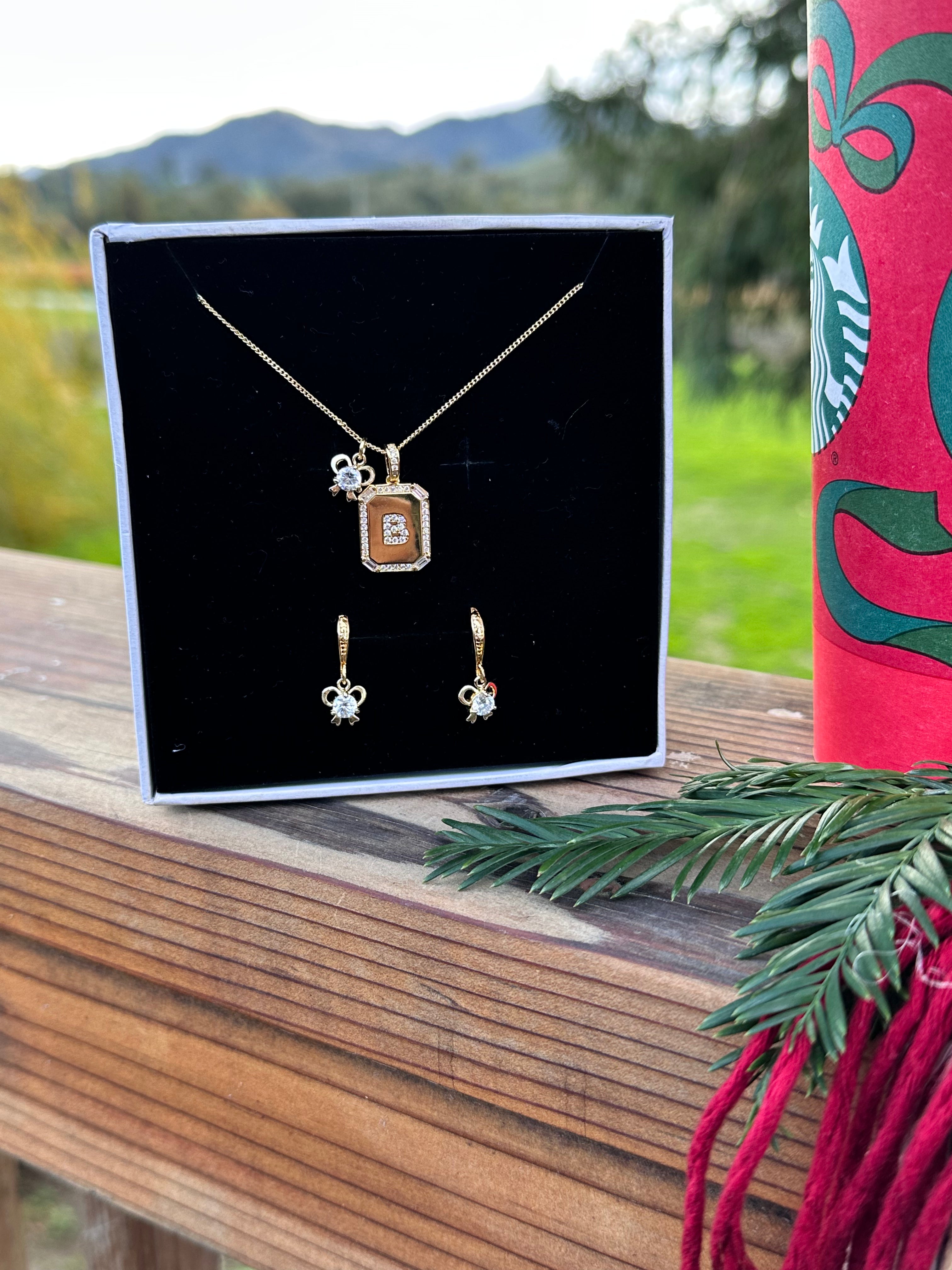 Bow Initial Necklace Set