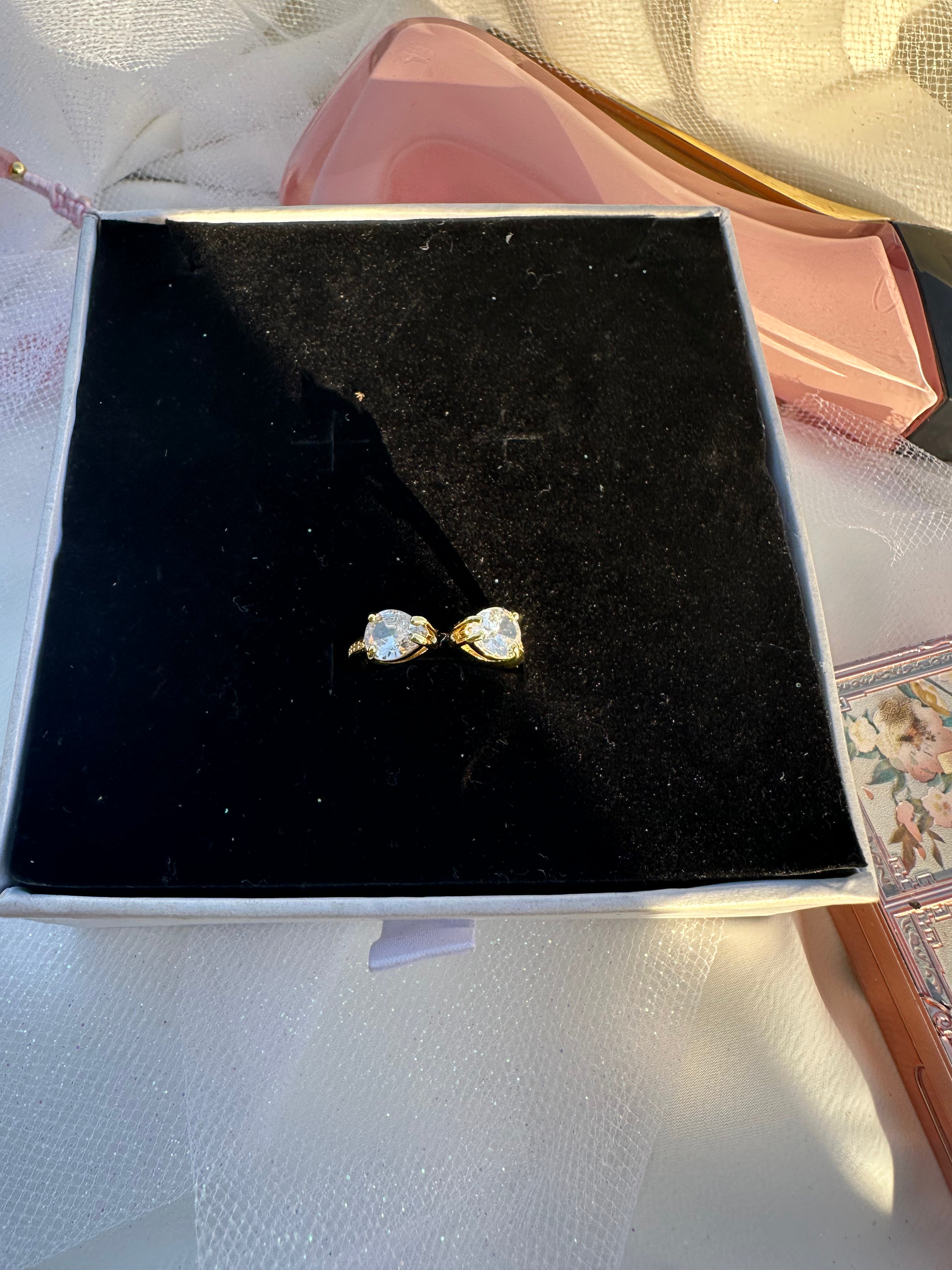 Anillo de lágrima de doble diamante