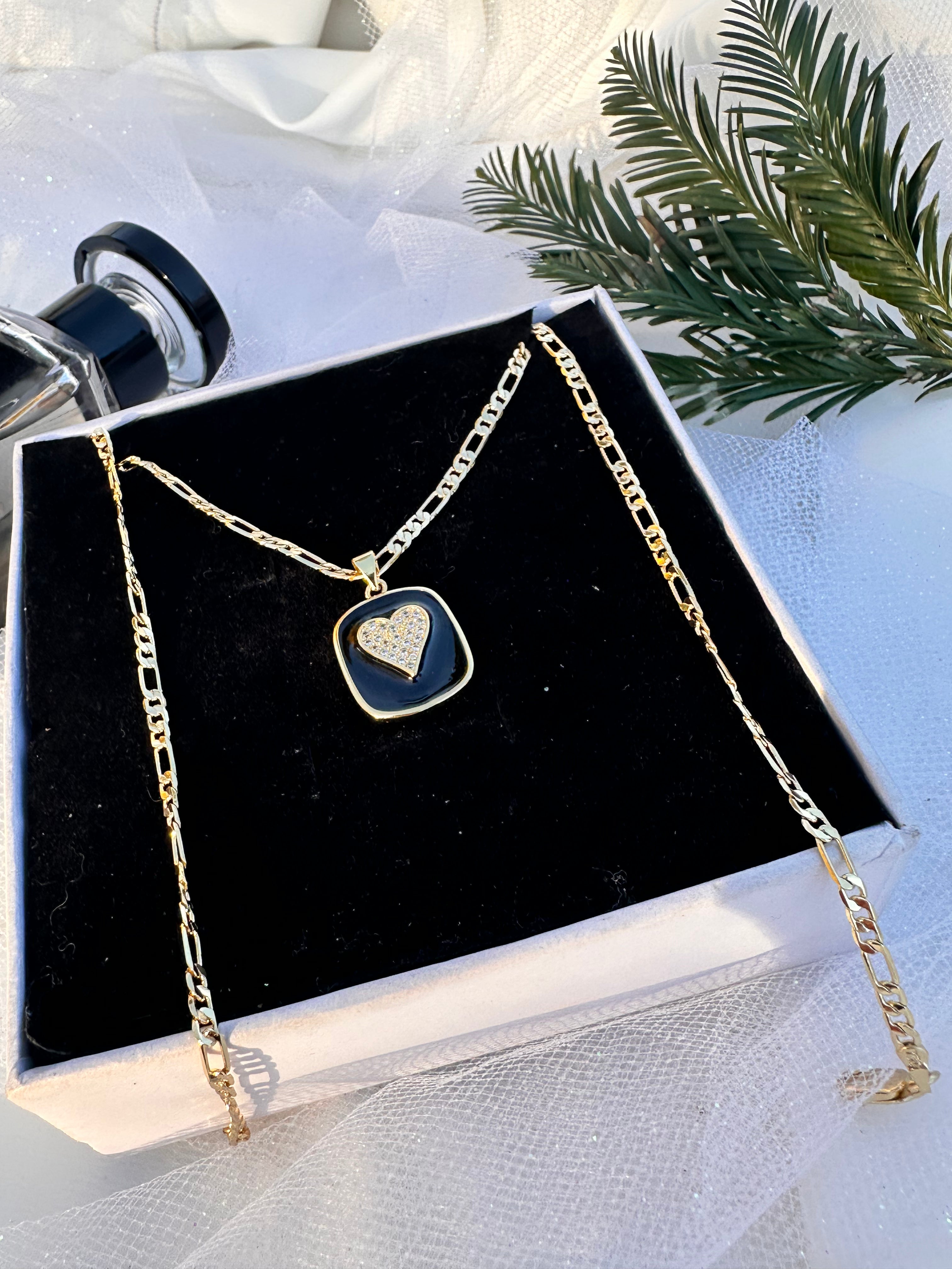 El Rey De Corazones necklace