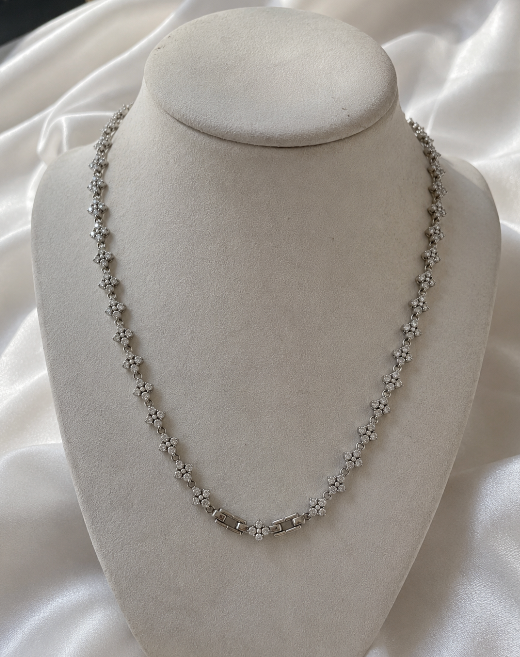 White clove Tennis Necklace