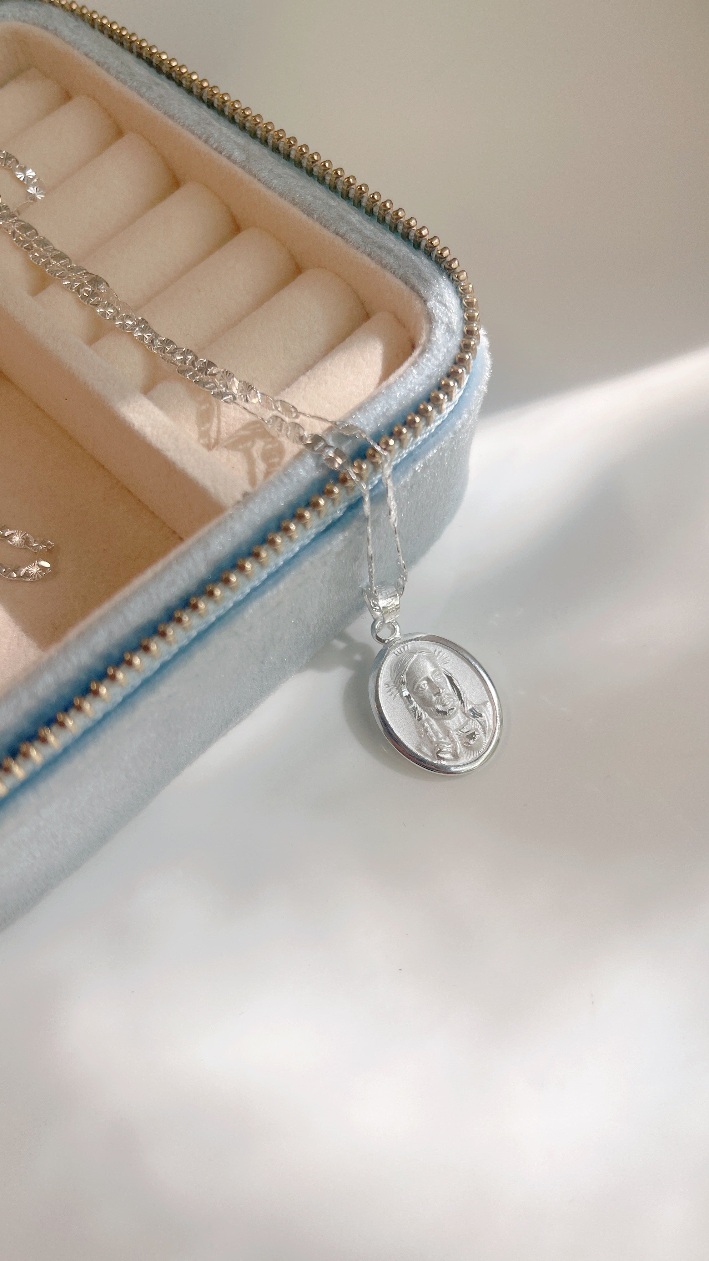 Cadena de la Virgen de Guadalupe y Jesu Cristo