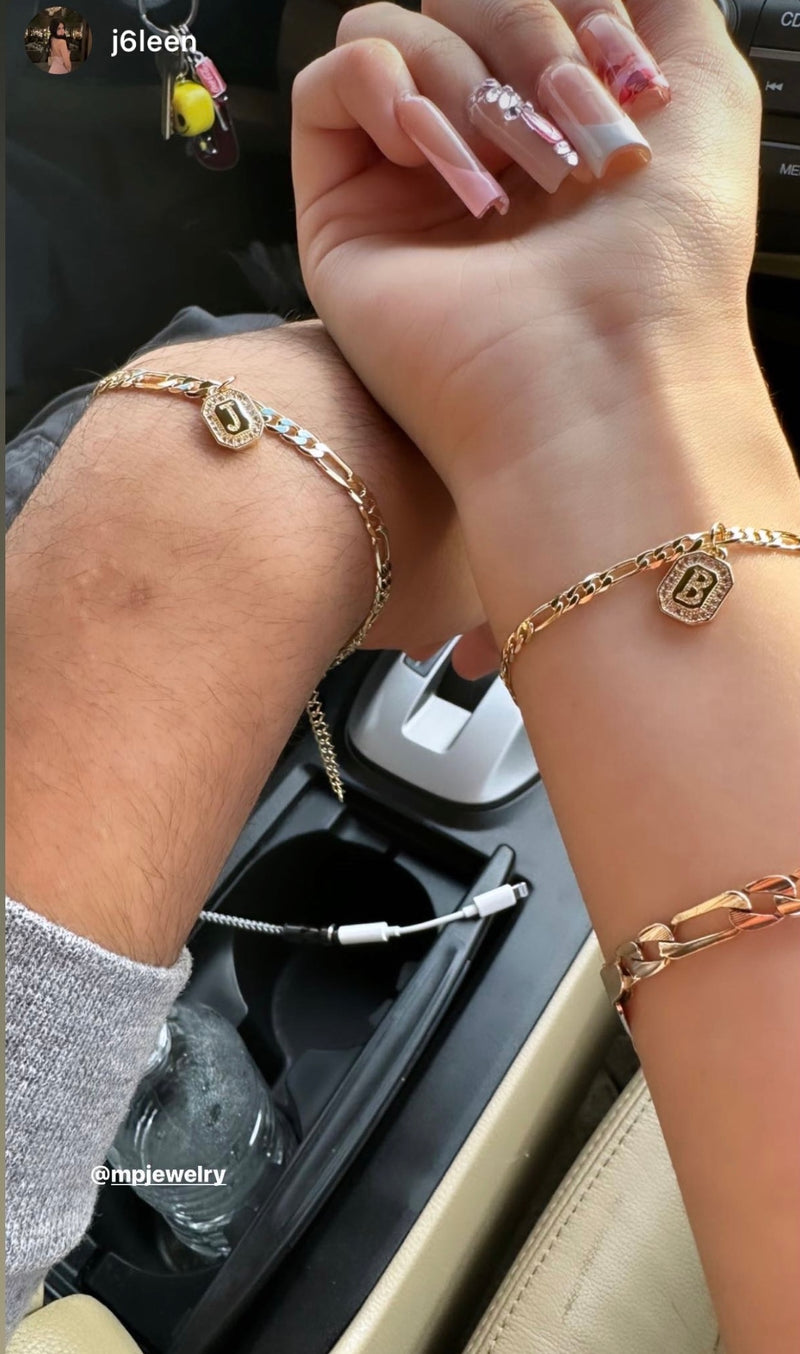 Pulseras de pareja con inicial de cadena