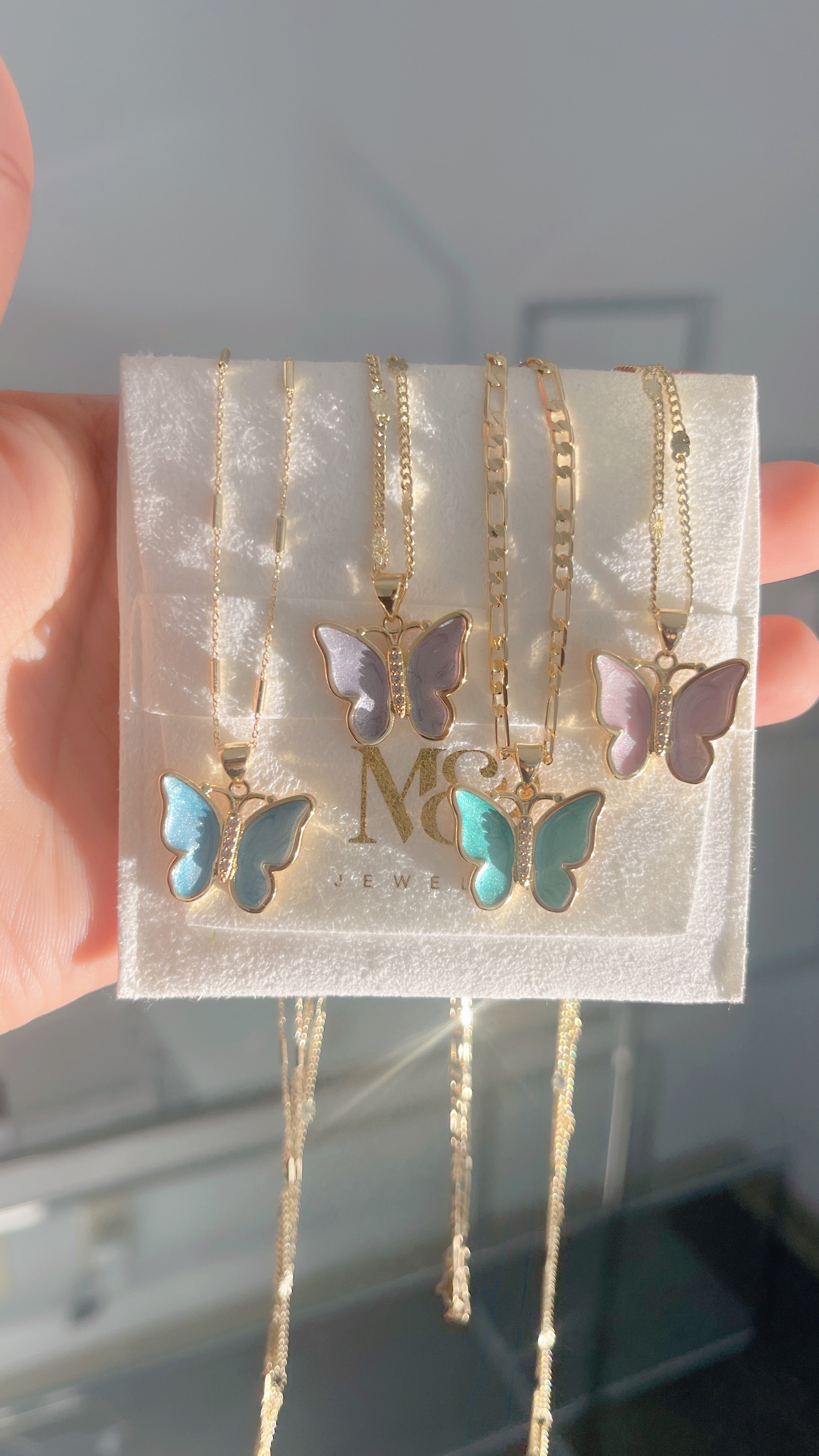 Collar de mariposa