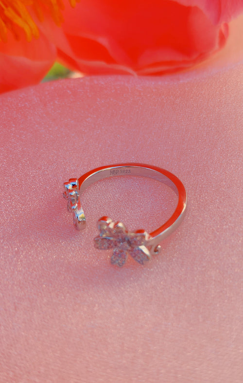 Anillo de flor de margarita brillante